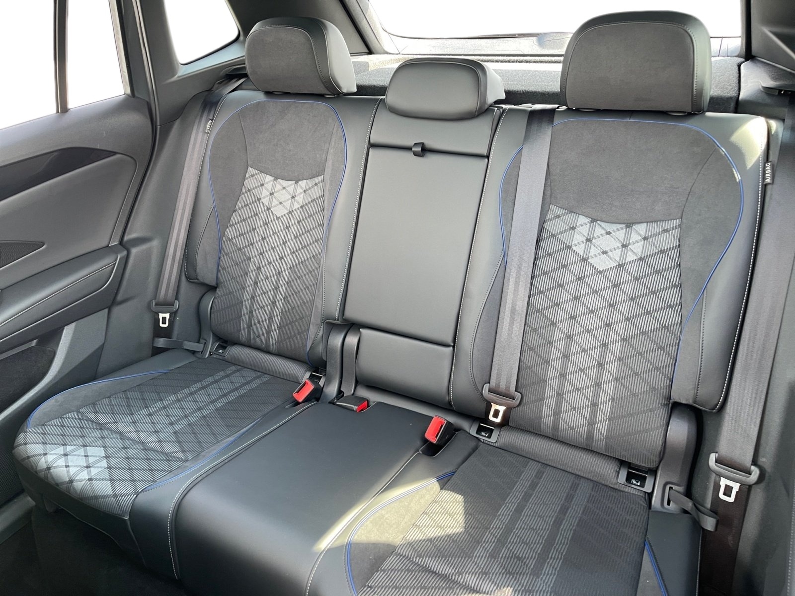 VW Tiguan 2.0 TDI SCR R-Line 4Motion DSG-image-13