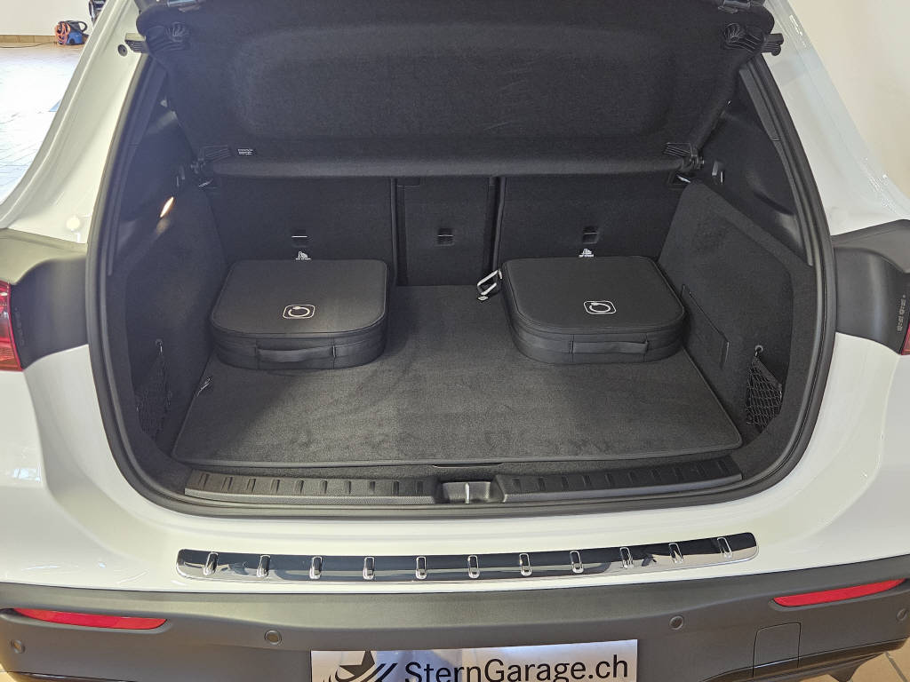 MERCEDES-BENZ EQA 350 4Matic AMG Line Swiss Star-showroom-element-3