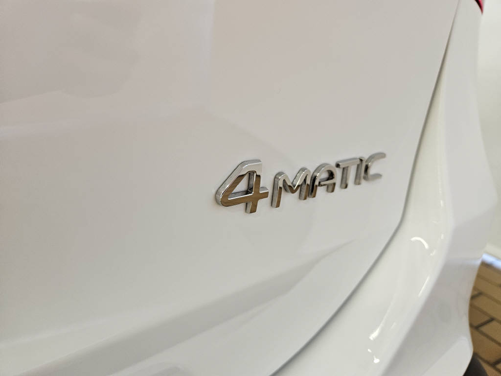 MERCEDES-BENZ EQA 350 4Matic AMG Line Swiss Star-image-12