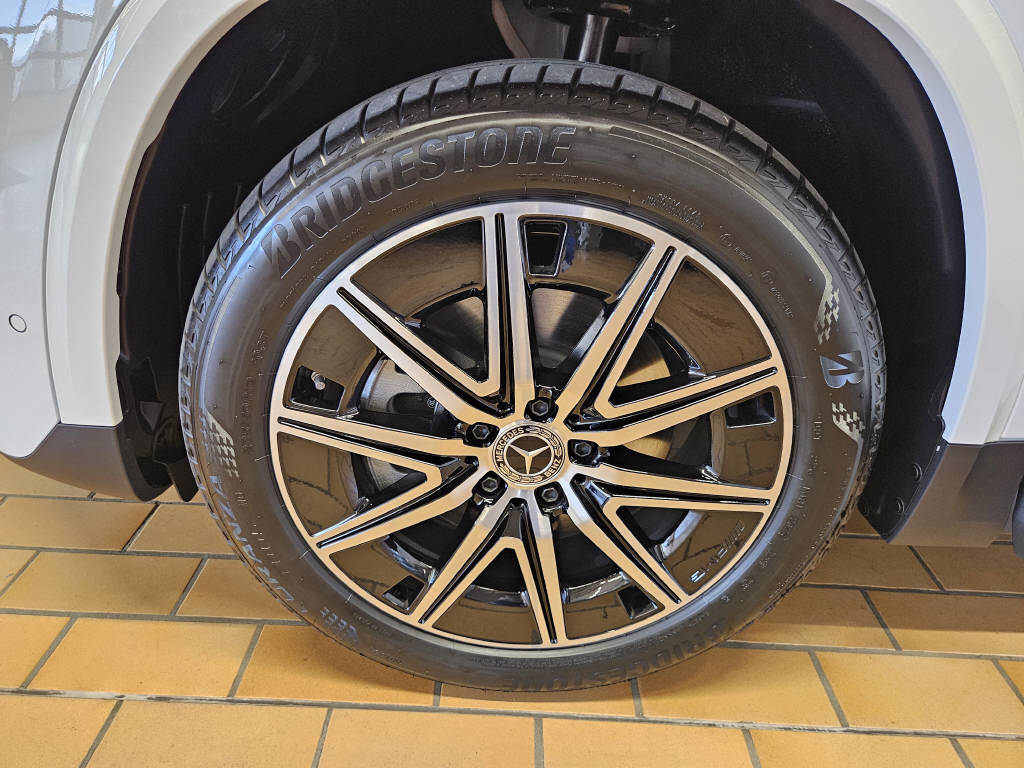 MERCEDES-BENZ EQA 350 4Matic AMG Line Swiss Star-image-14