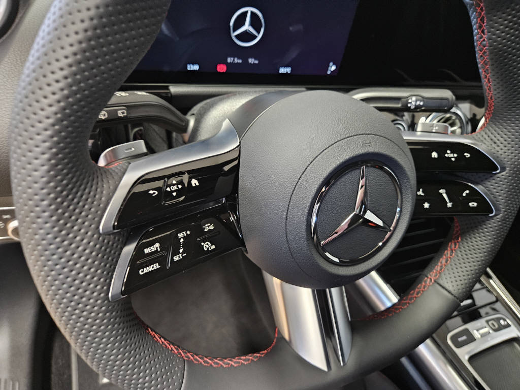 MERCEDES-BENZ EQA 350 4Matic AMG Line Swiss Star-image-7
