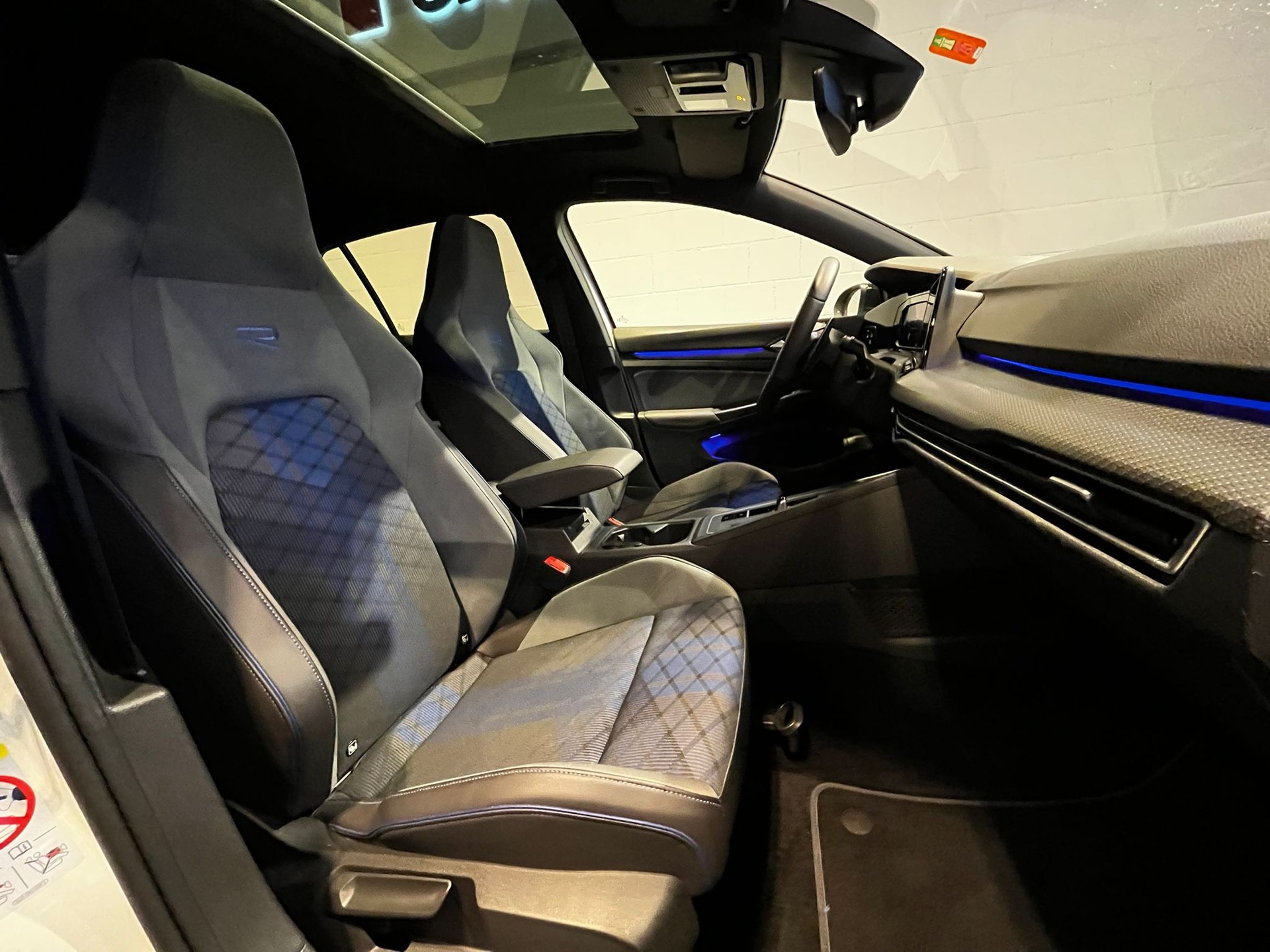 VW Golf 2.0 TSI R DSG 4Motion-image-16