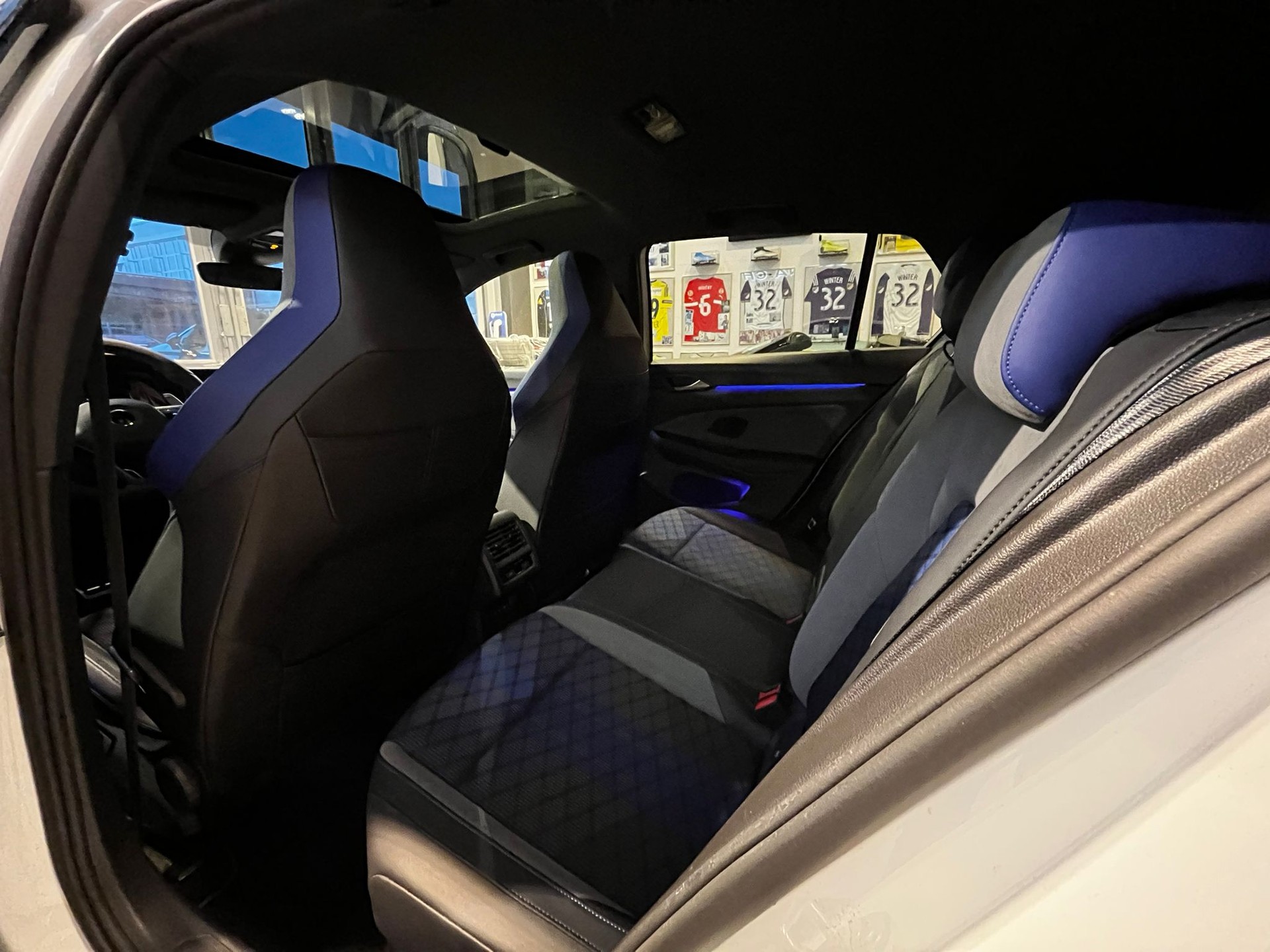 VW Golf 2.0 TSI R DSG 4Motion-image-14