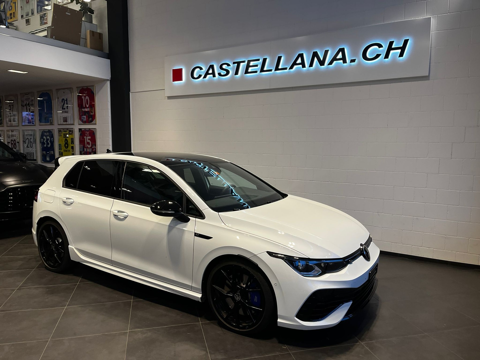 VW Golf 2.0 TSI R DSG 4Motion-image-0