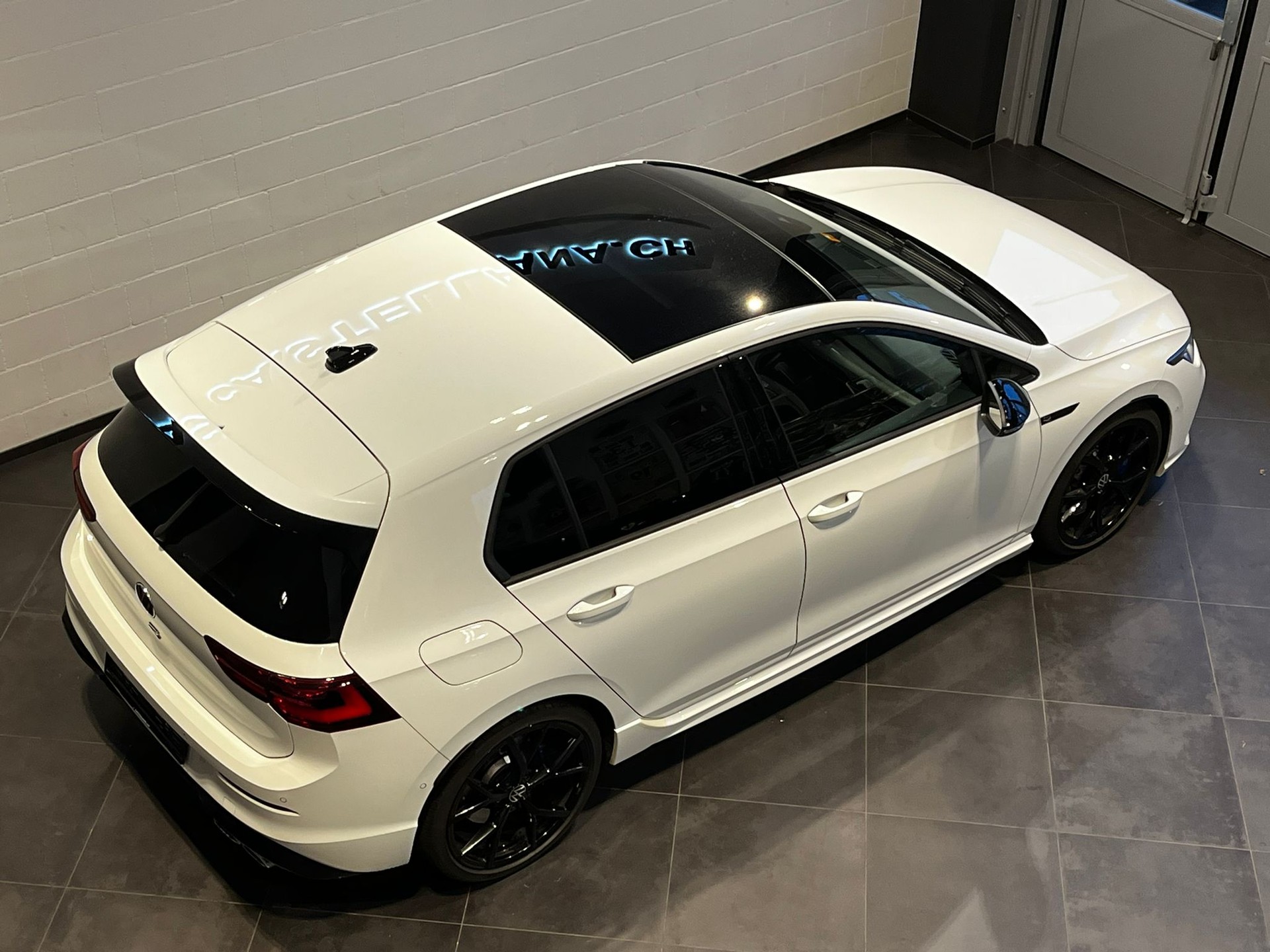 VW Golf 2.0 TSI R DSG 4Motion-image-8
