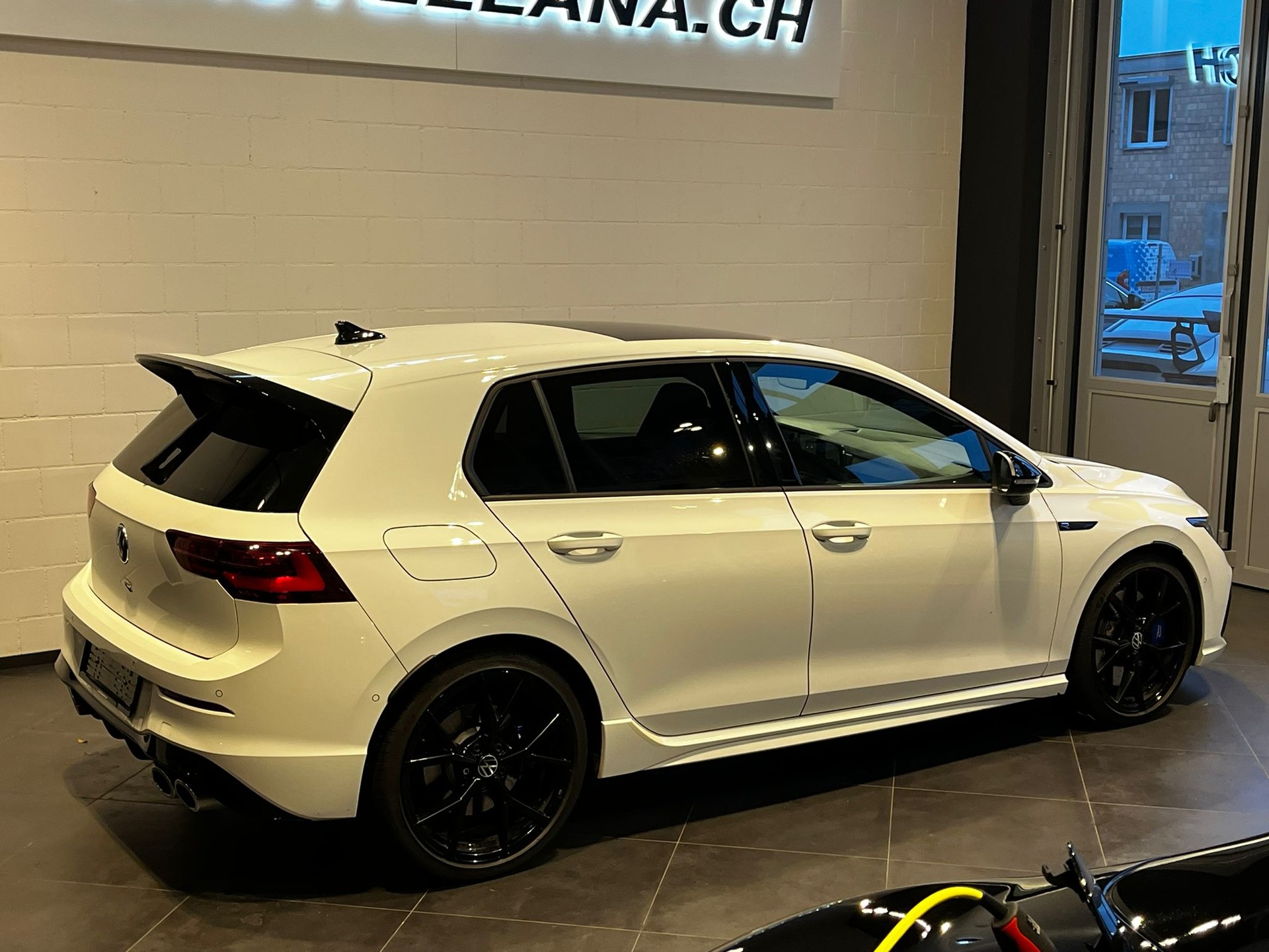 VW Golf 2.0 TSI R DSG 4Motion-image-6