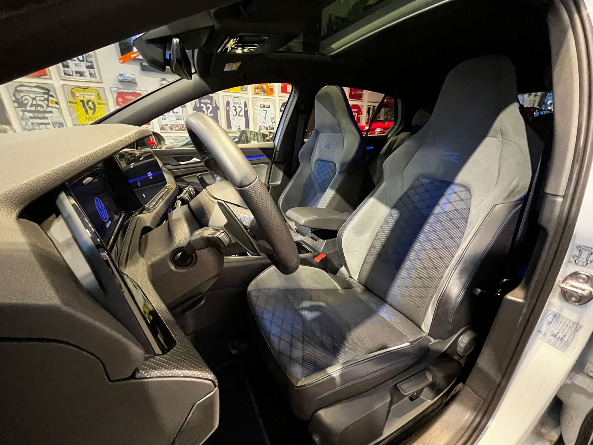 VW Golf 2.0 TSI R DSG 4Motion-image-12