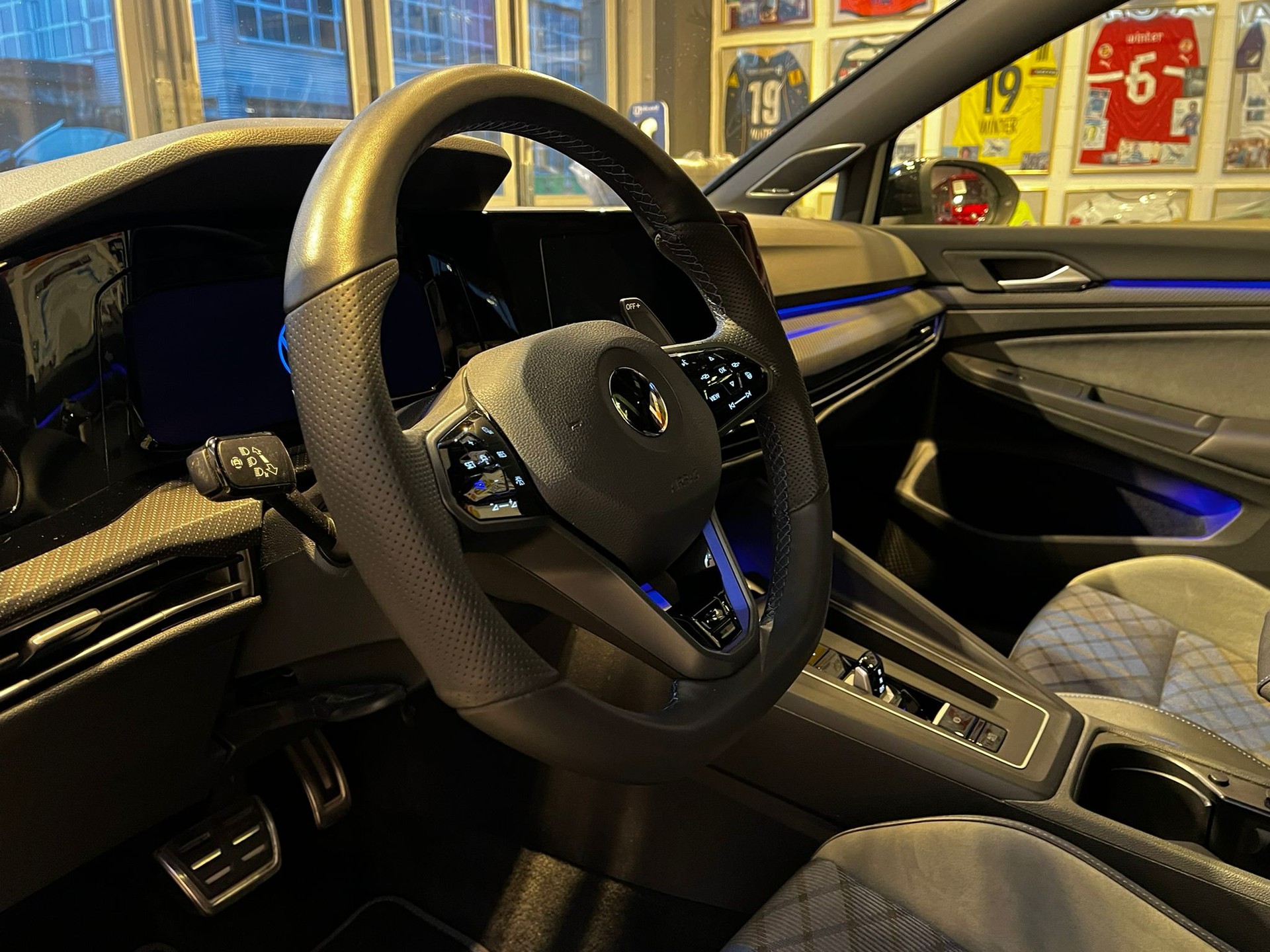 VW Golf 2.0 TSI R DSG 4Motion-image-13