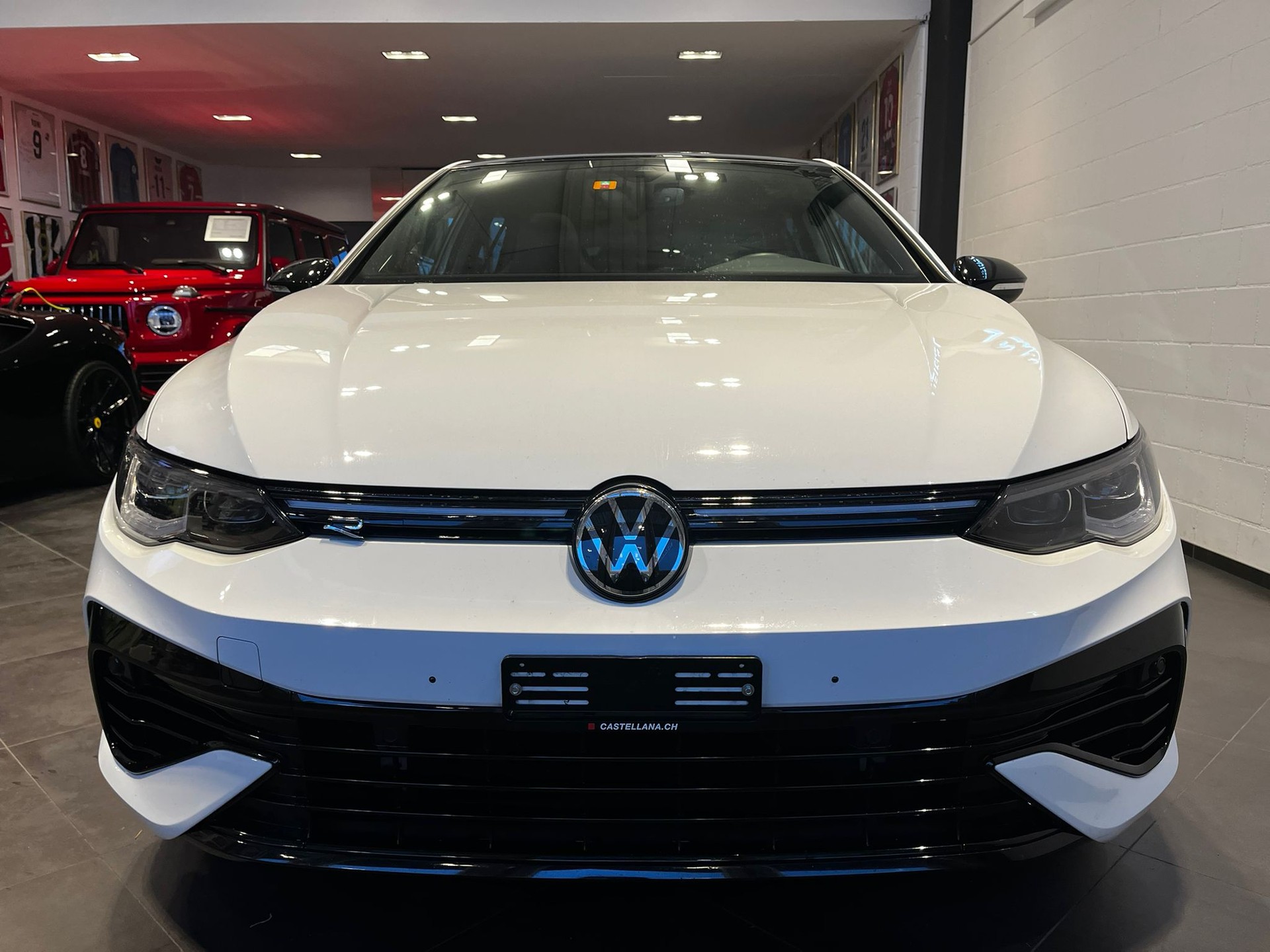 VW Golf 2.0 TSI R DSG 4Motion-image-2
