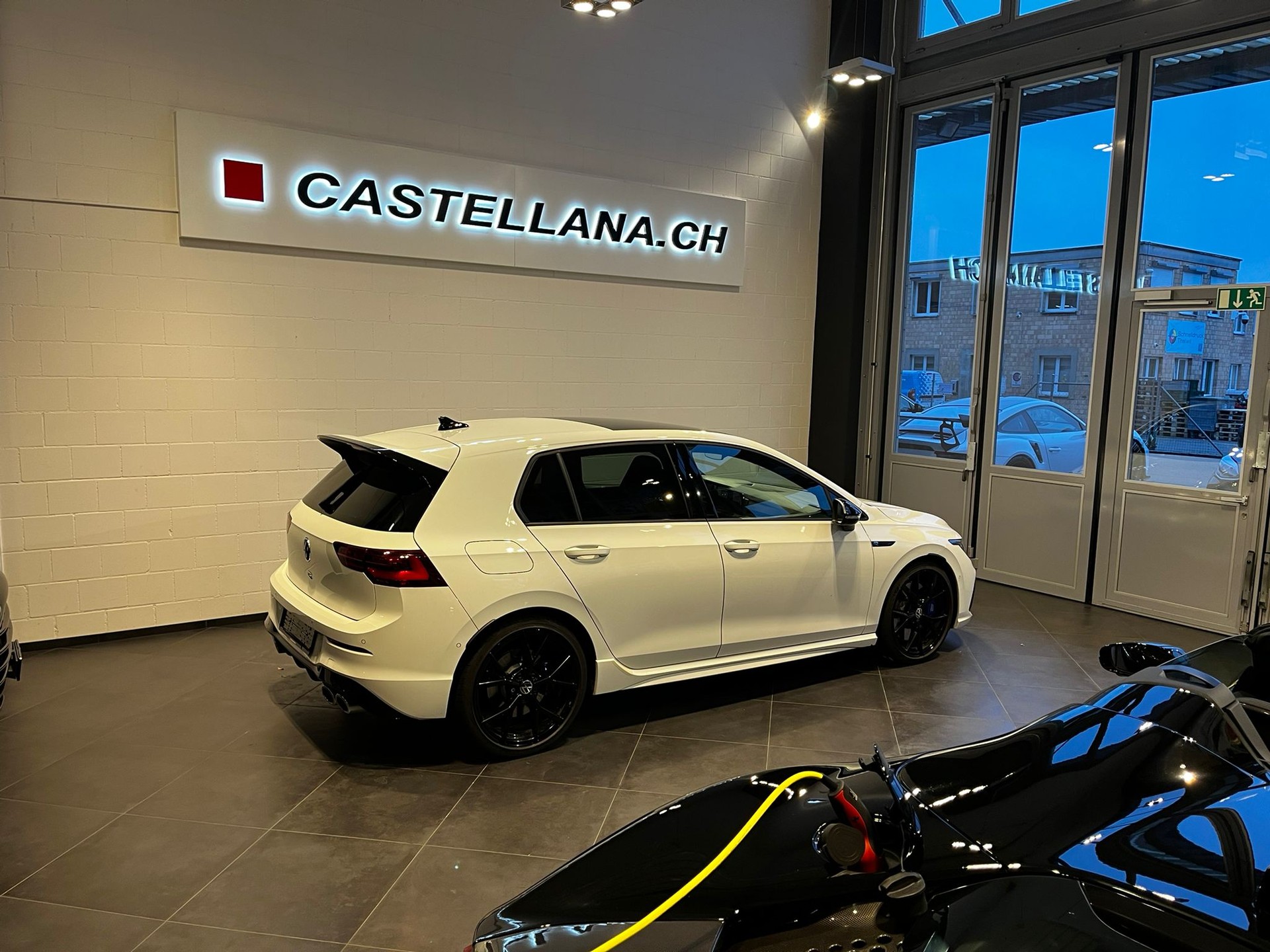 VW Golf 2.0 TSI R DSG 4Motion-image-5