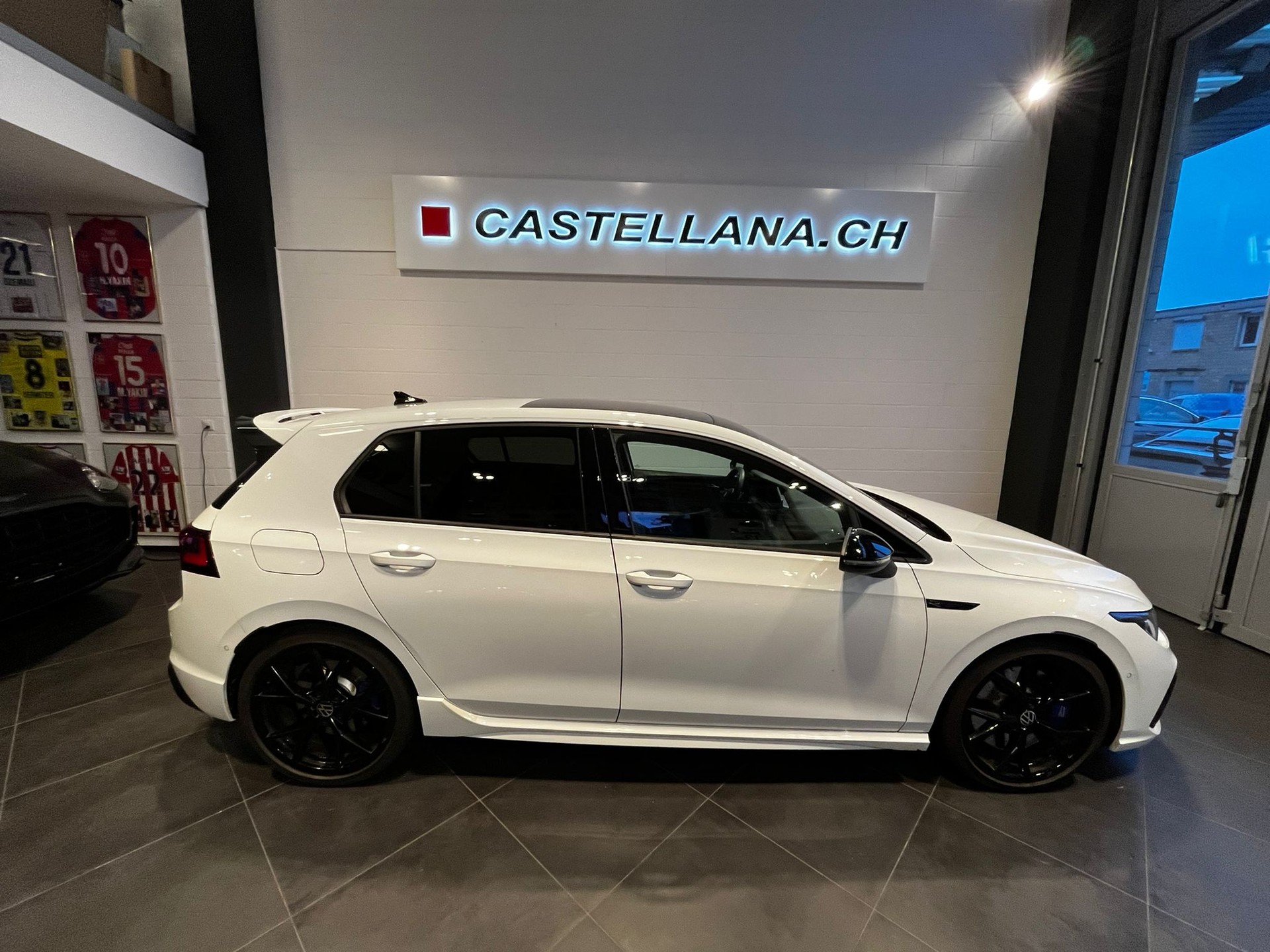 VW Golf 2.0 TSI R DSG 4Motion-image-4