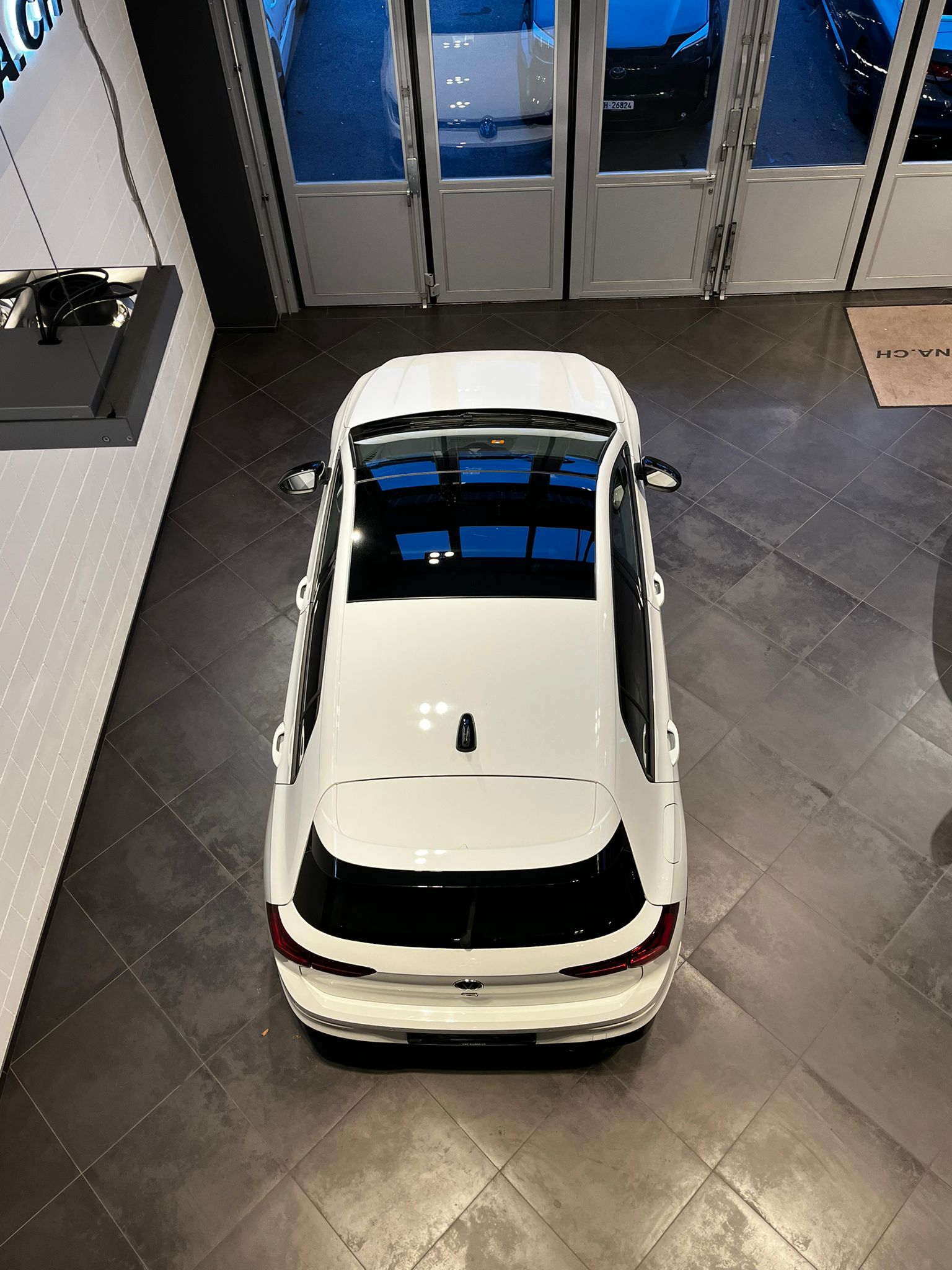 VW Golf 2.0 TSI R DSG 4Motion-image-9