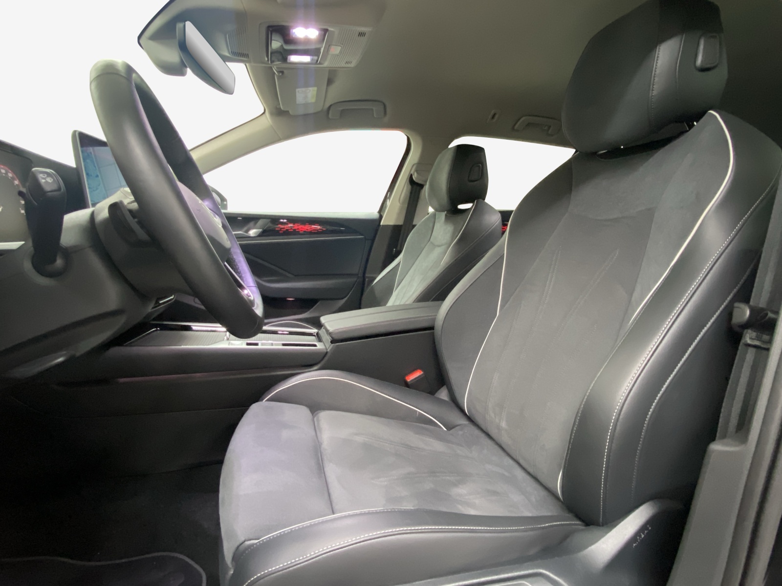 VW Passat Variant 2.0 TDI evo Elegance 4 Motion DSG-image-7