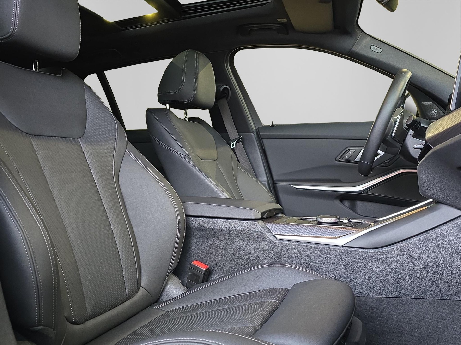 BMW 320d xDrive Touring M Sport-image-22