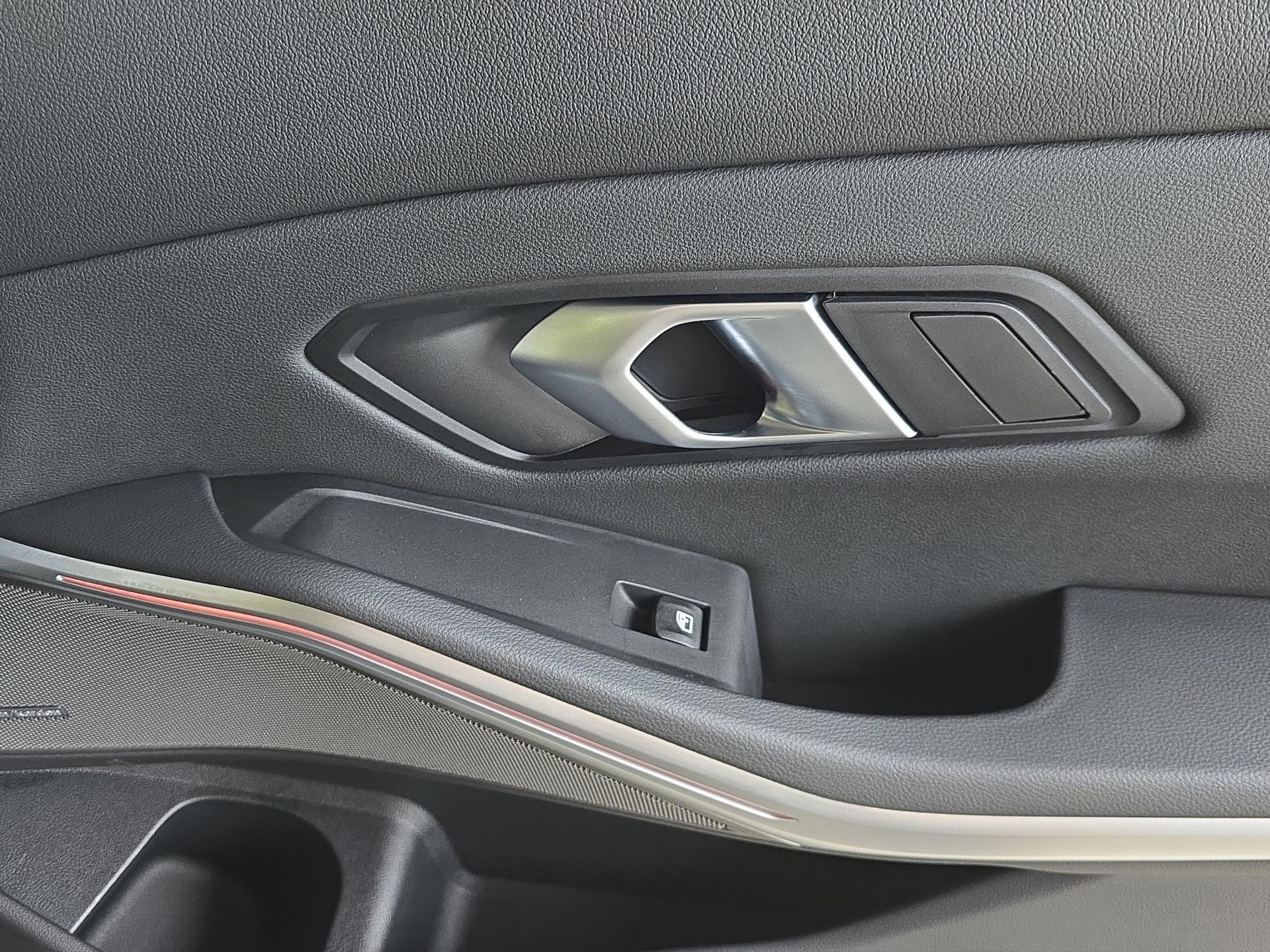 BMW 320d xDrive Touring M Sport-image-17