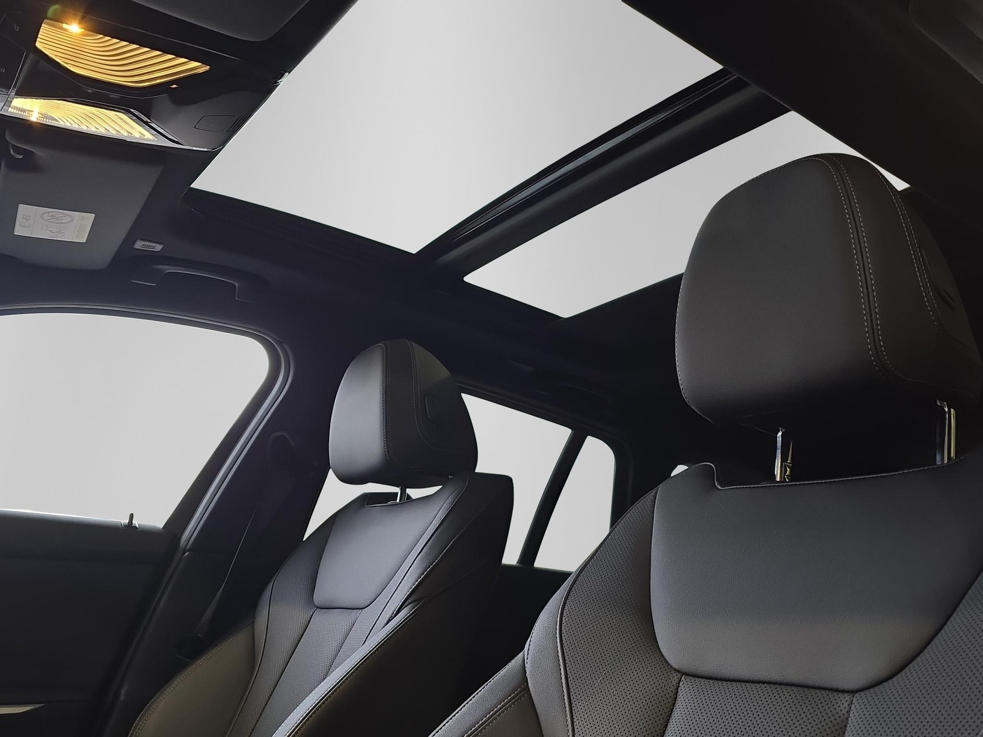 BMW 320d xDrive Touring M Sport-image-19