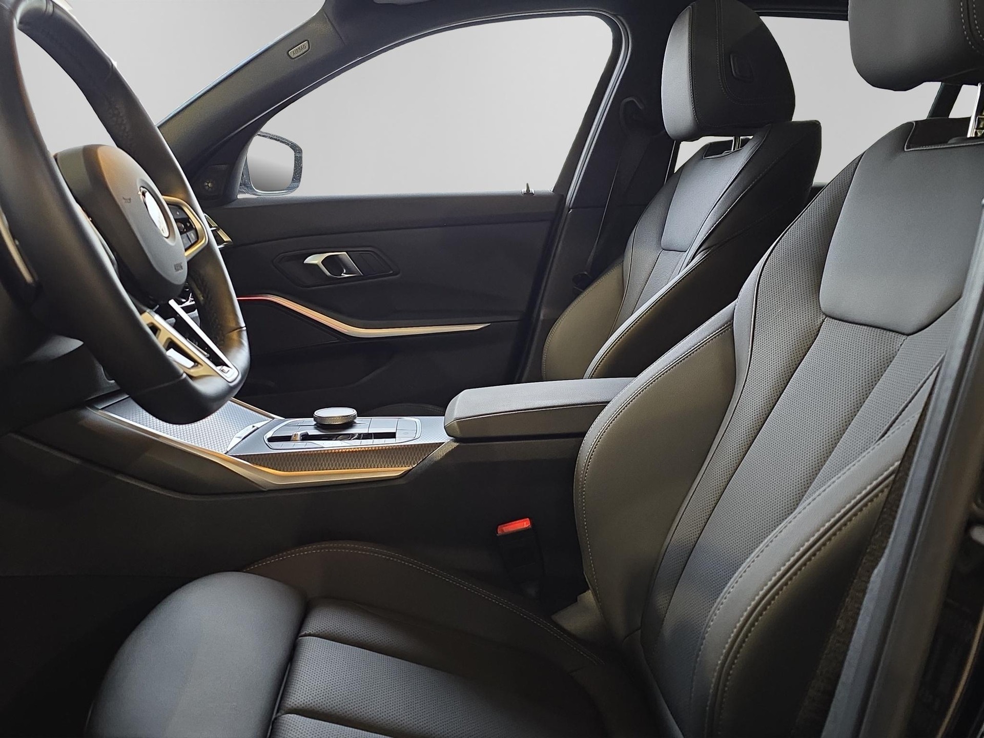 BMW 320d xDrive Touring M Sport-image-10