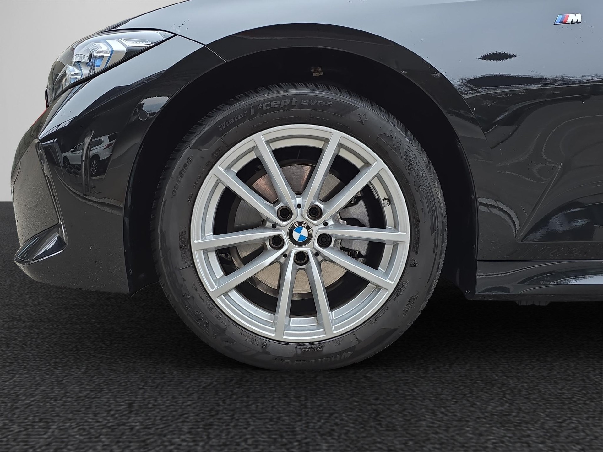 BMW 320d xDrive Touring M Sport-image-9