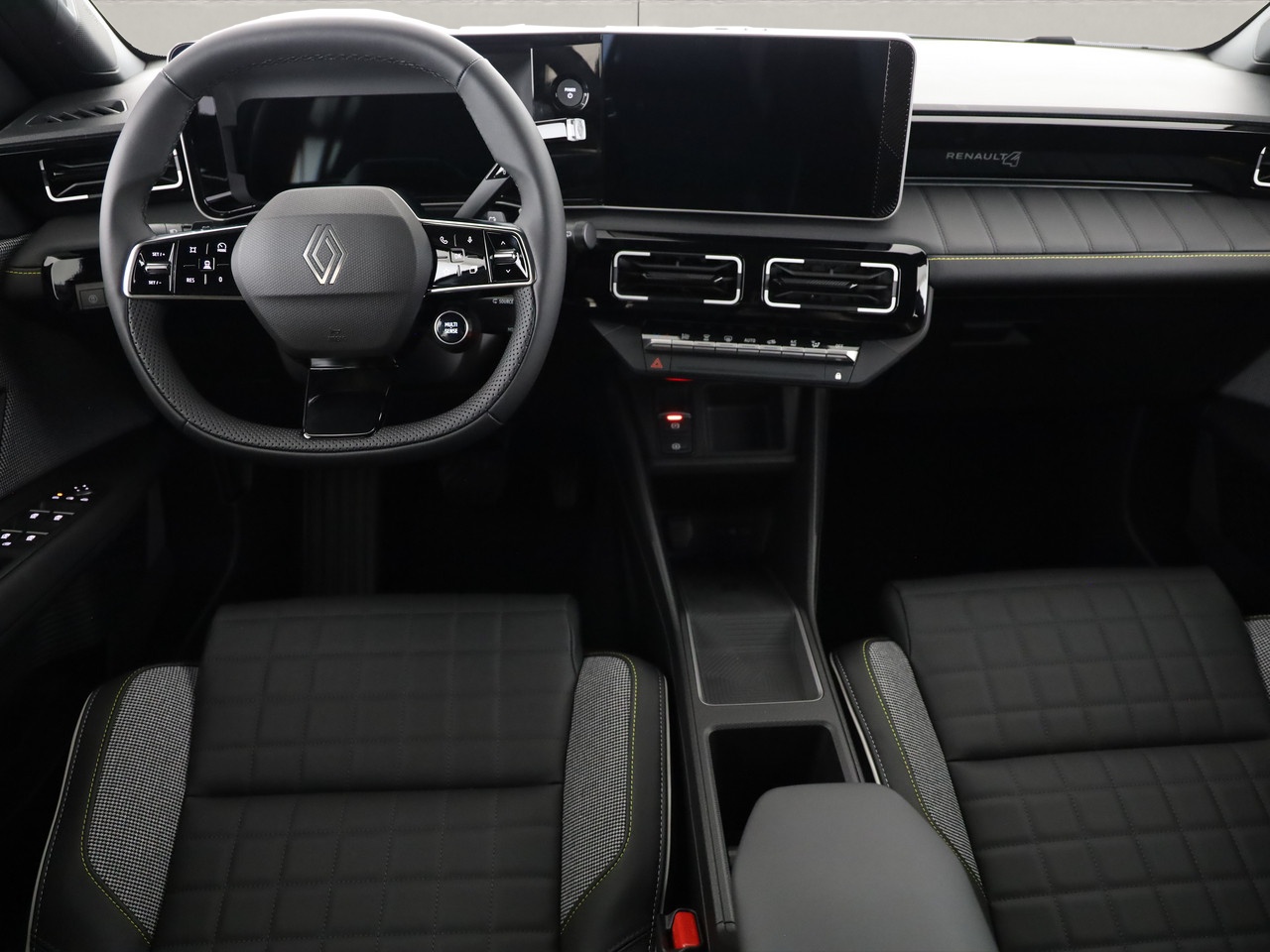 RENAULT R4 E-Tech Comfort Range iconic-image-5