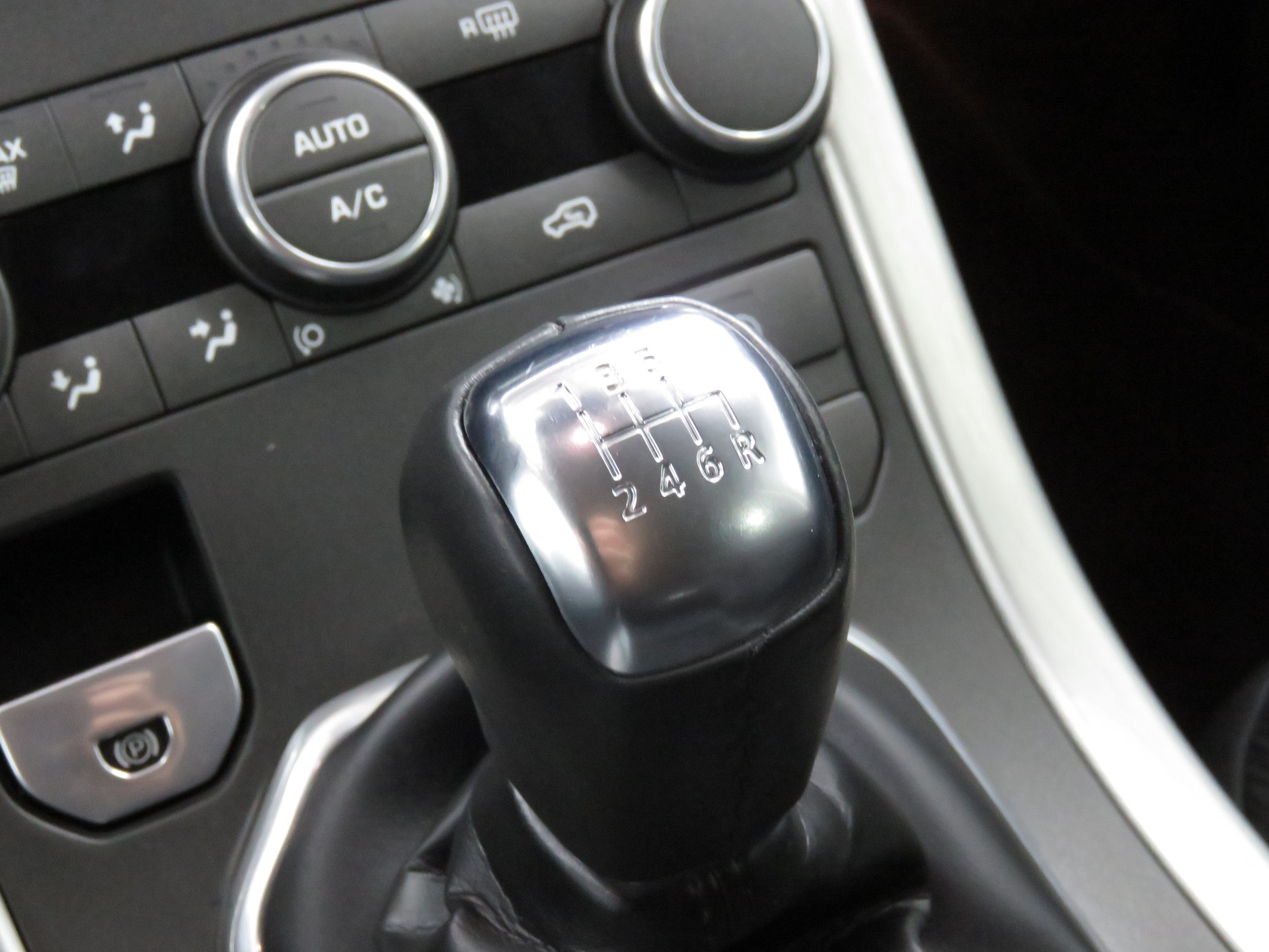 LAND ROVER Range Rover Evoque 2.0 eD4 Pure 2WD-image-14