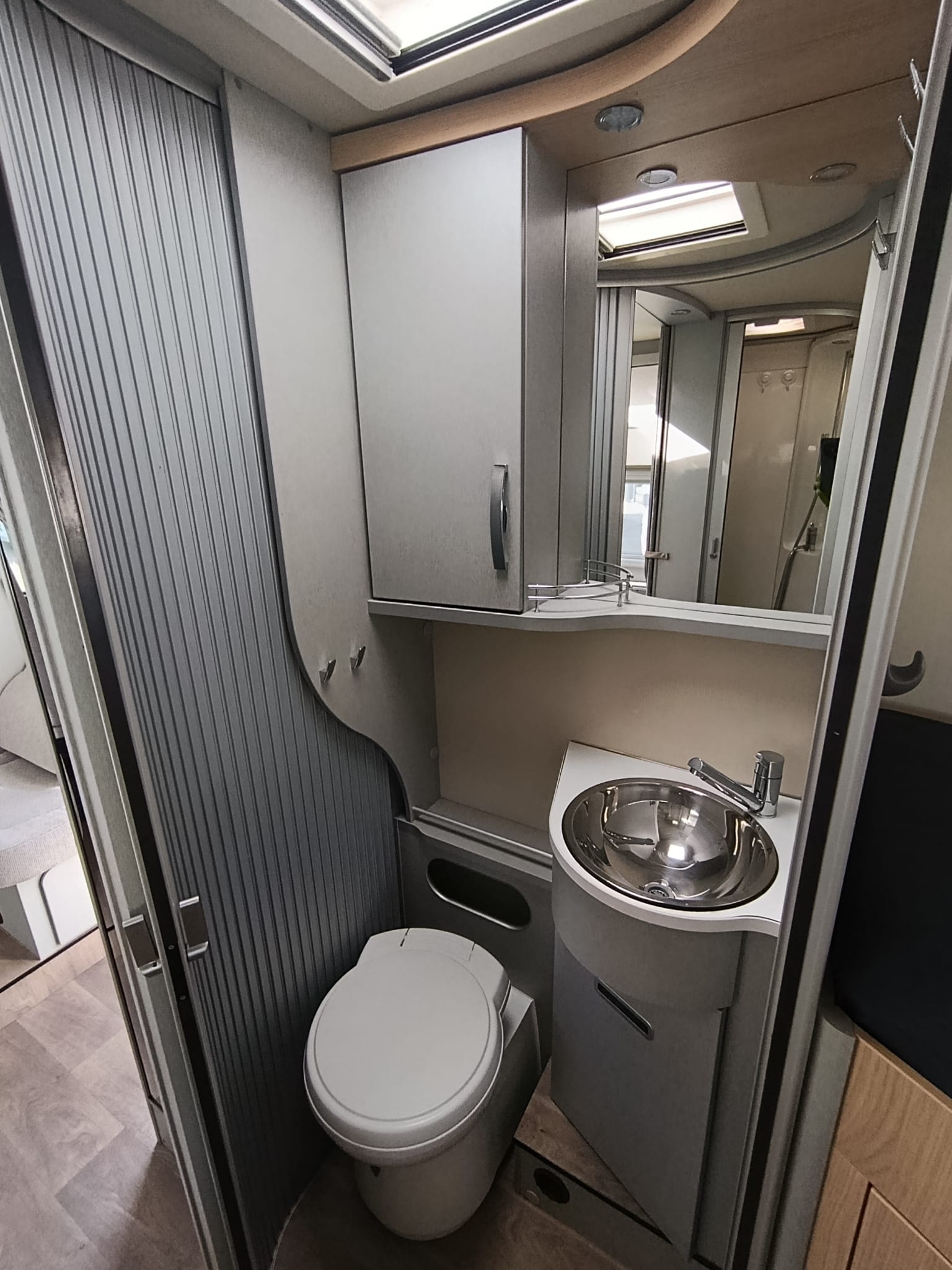 HYMER T578 GL***ein Versprechen für Qualität und Innovation***Bodenheizung**Solar**elektr sowie Gasheizung**Rückfahrkamera**-image-22
