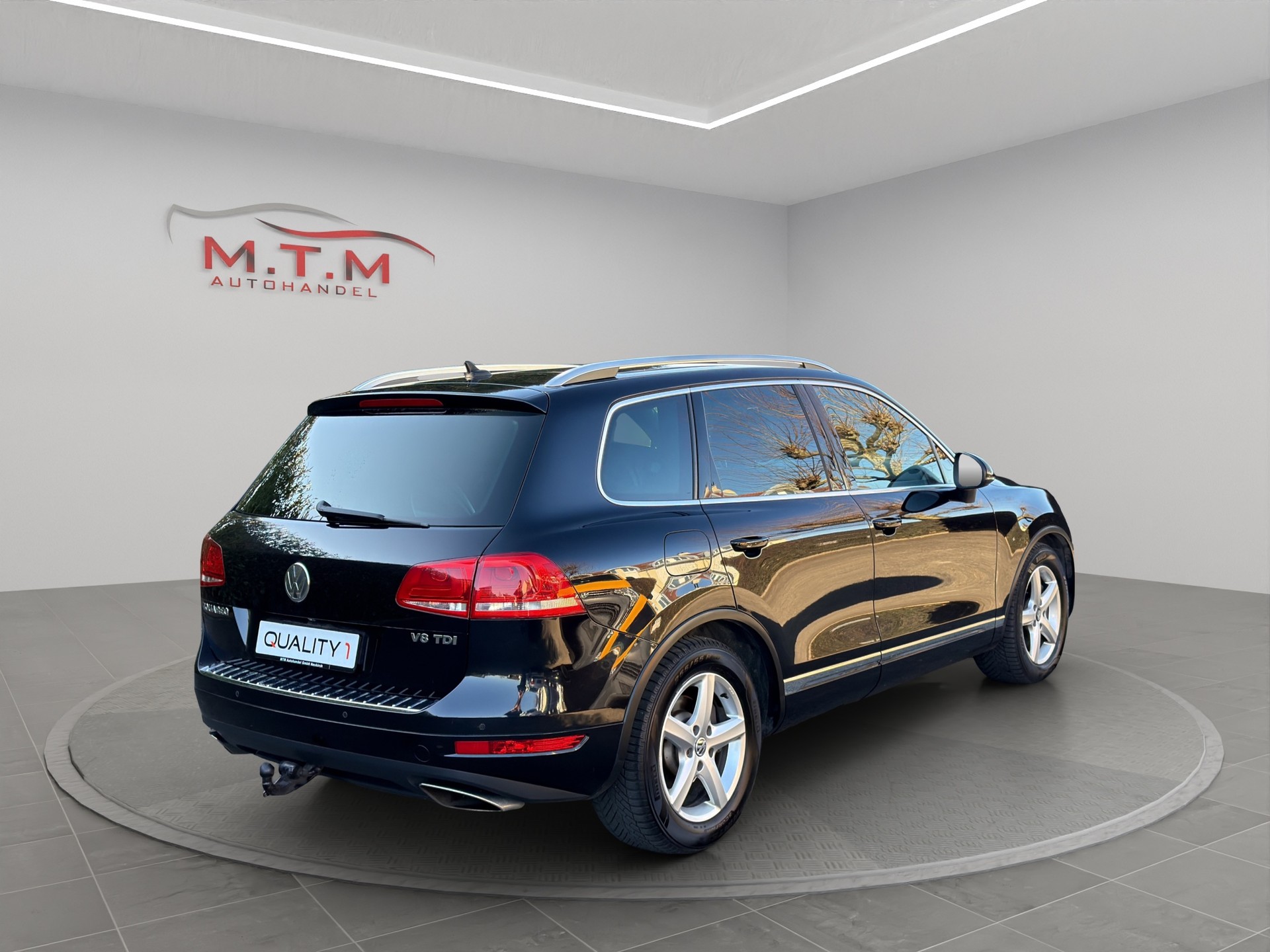 VW Touareg 4.2 TDI Tiptronic-image-16