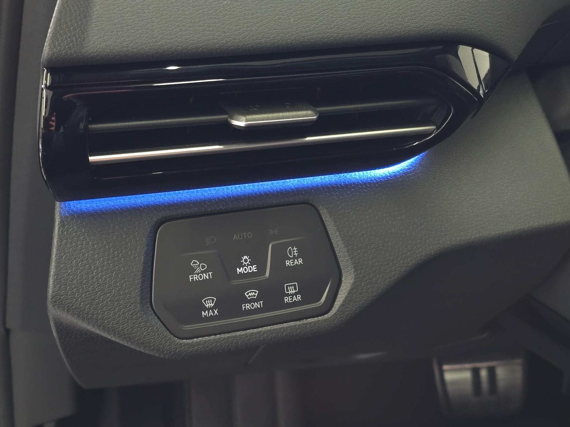 VW ID.4 GTX 77 kWh 4Motion mit AHK-image-29
