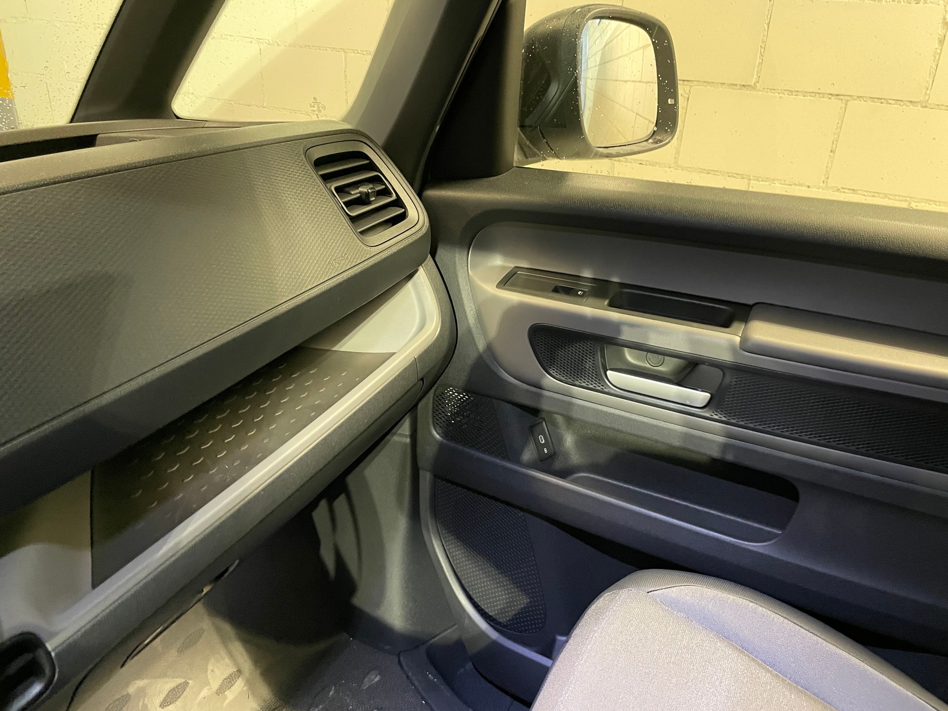 VW ID. Buzz Cargo-image-17