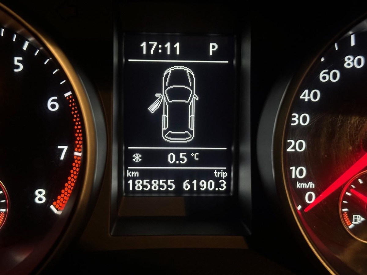 VW Golf 1.2 TSI Trendline DSG-image-9