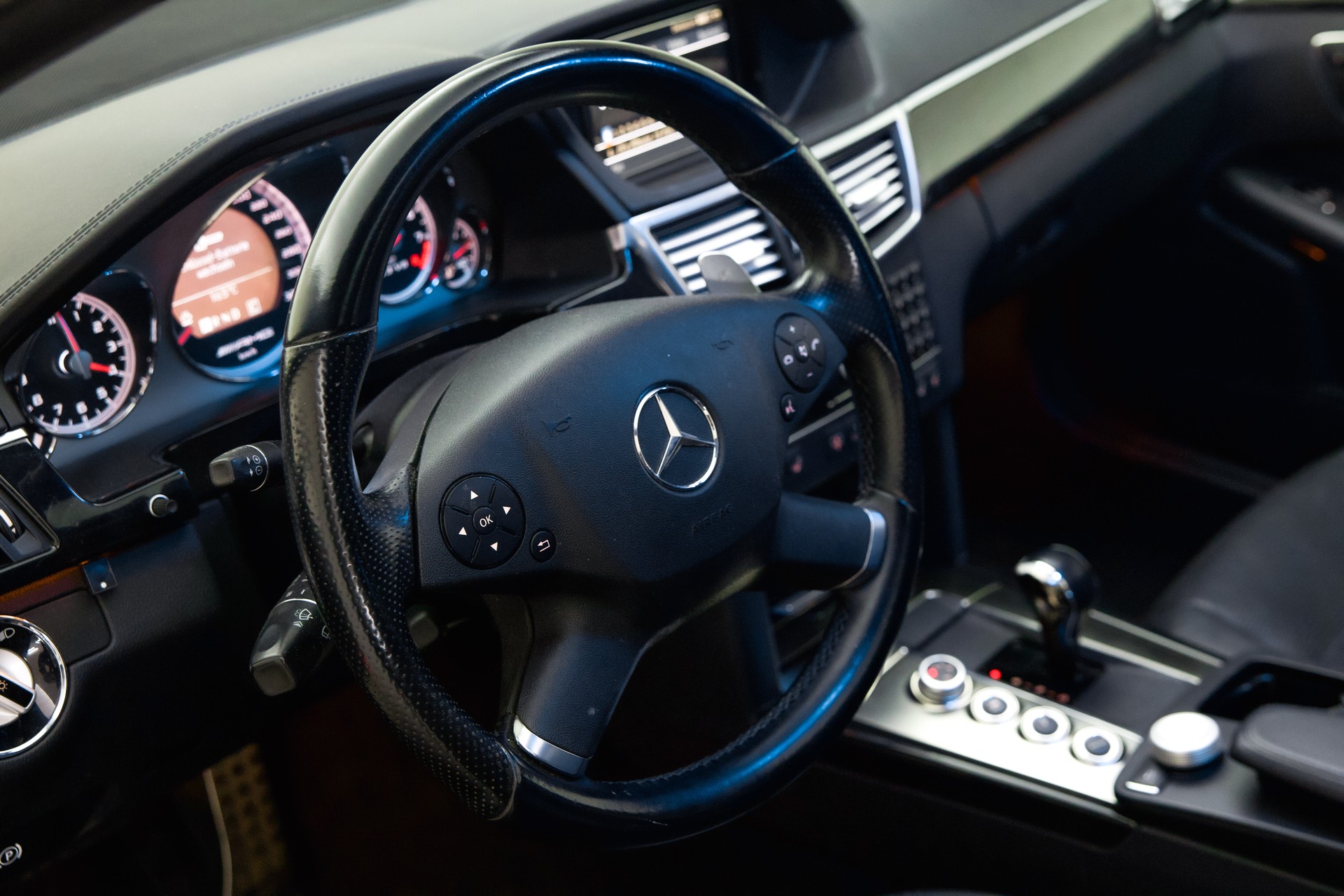 MERCEDES-BENZ E 63 AMG Speedshift MCT-image-23