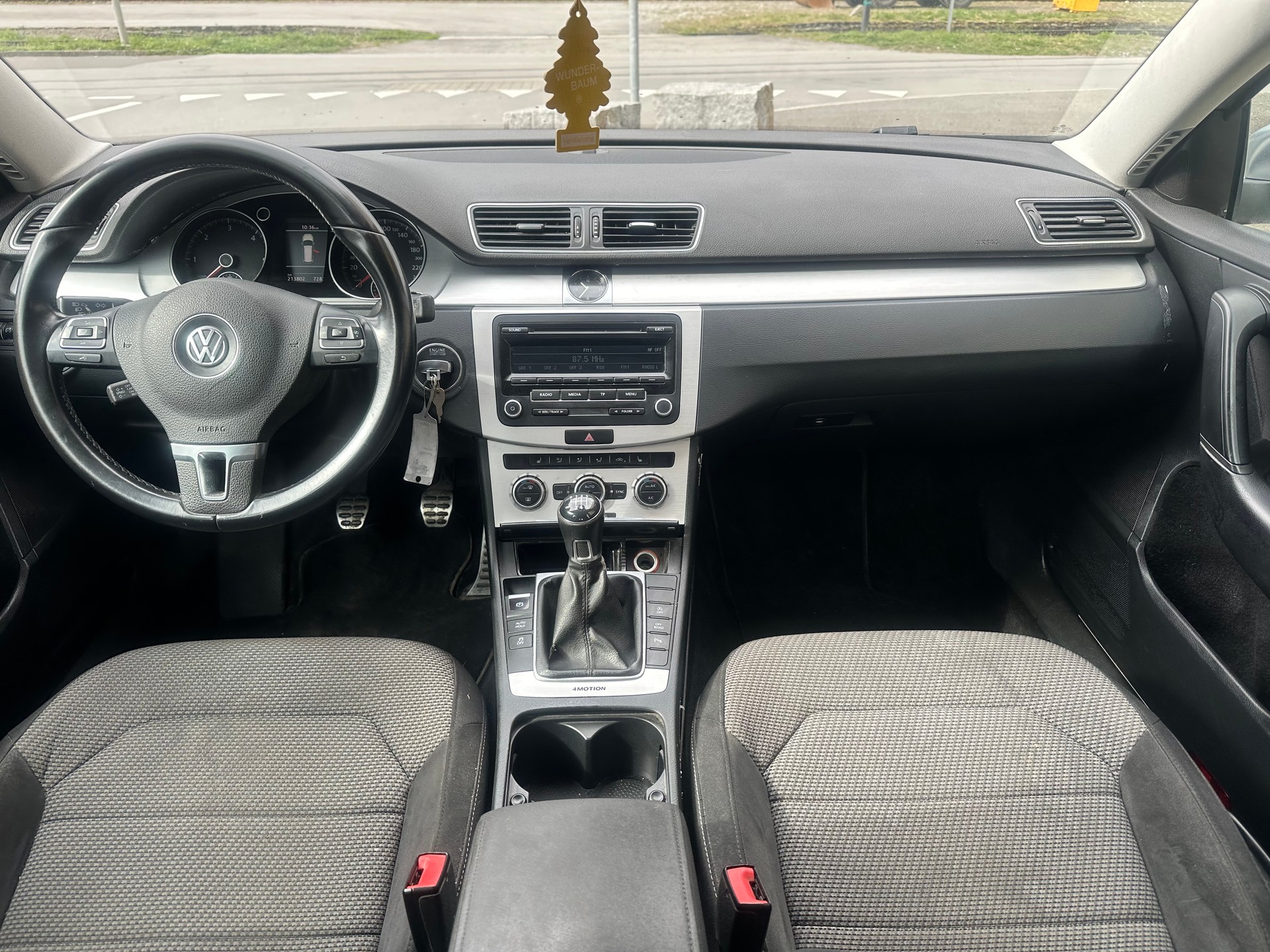 VW Passat Alltrack 2.0 TDI BMT 4Motion-image-10