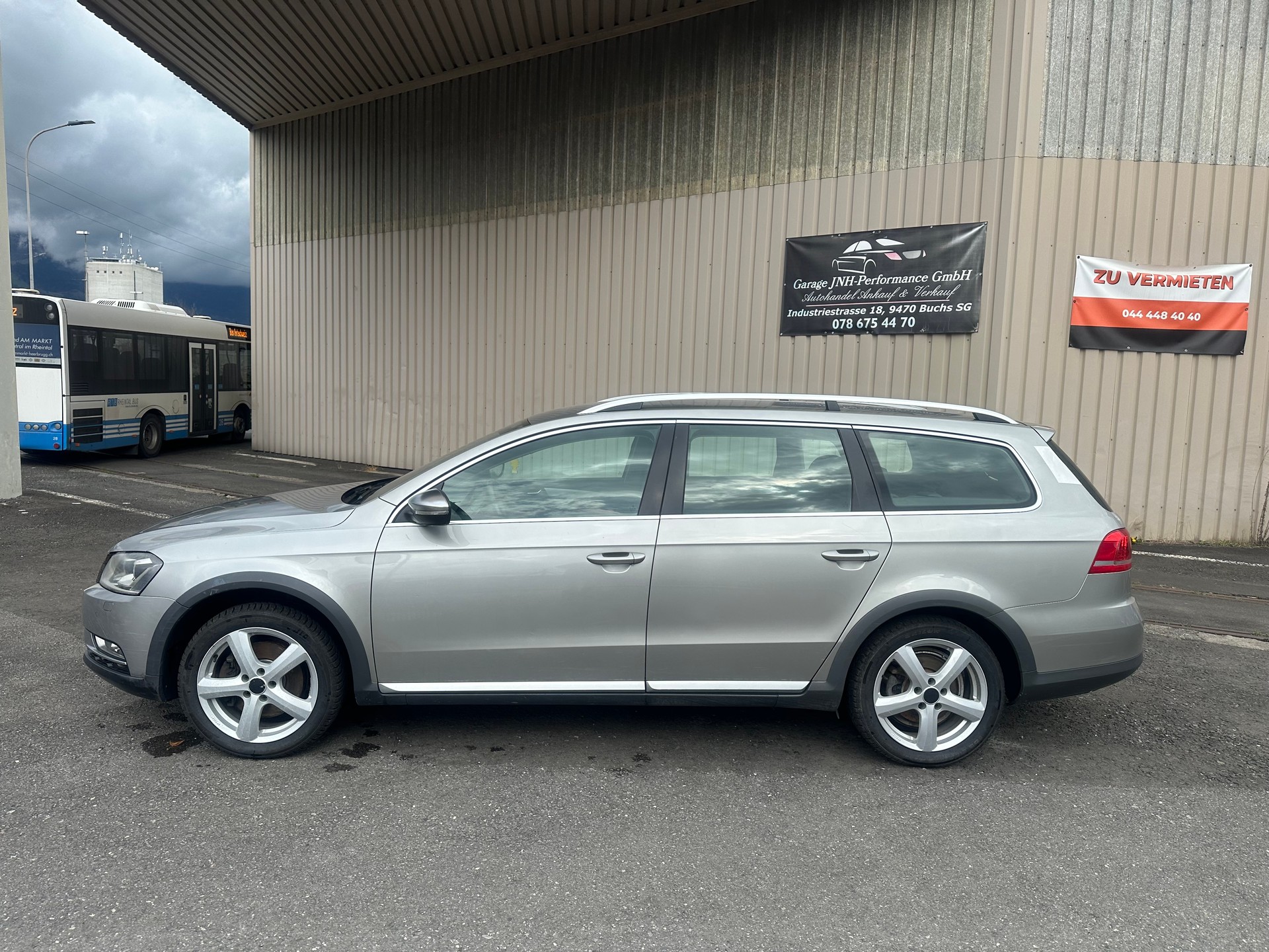 VW Passat Alltrack 2.0 TDI BMT 4Motion-image-3