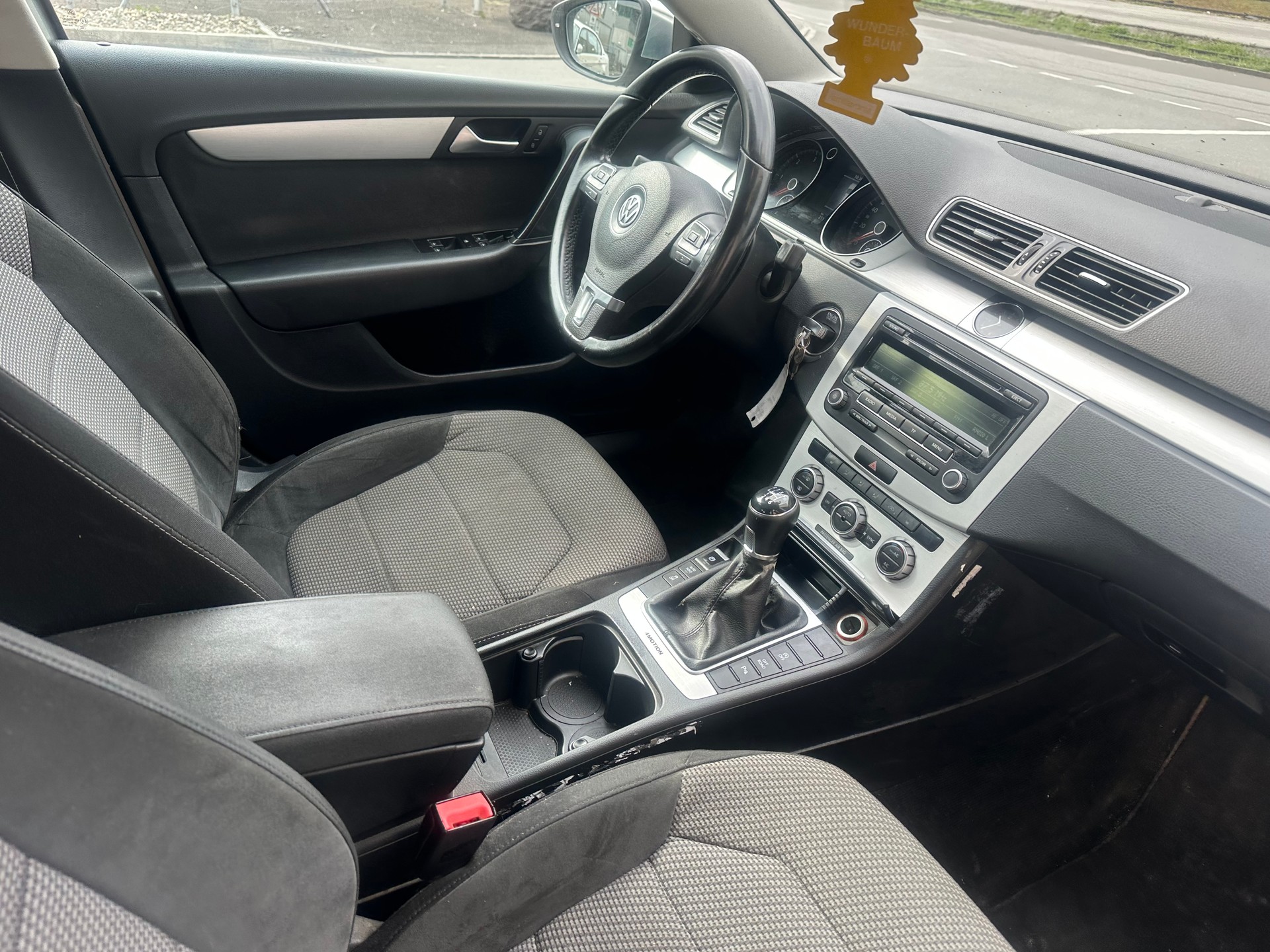 VW Passat Alltrack 2.0 TDI BMT 4Motion-image-15