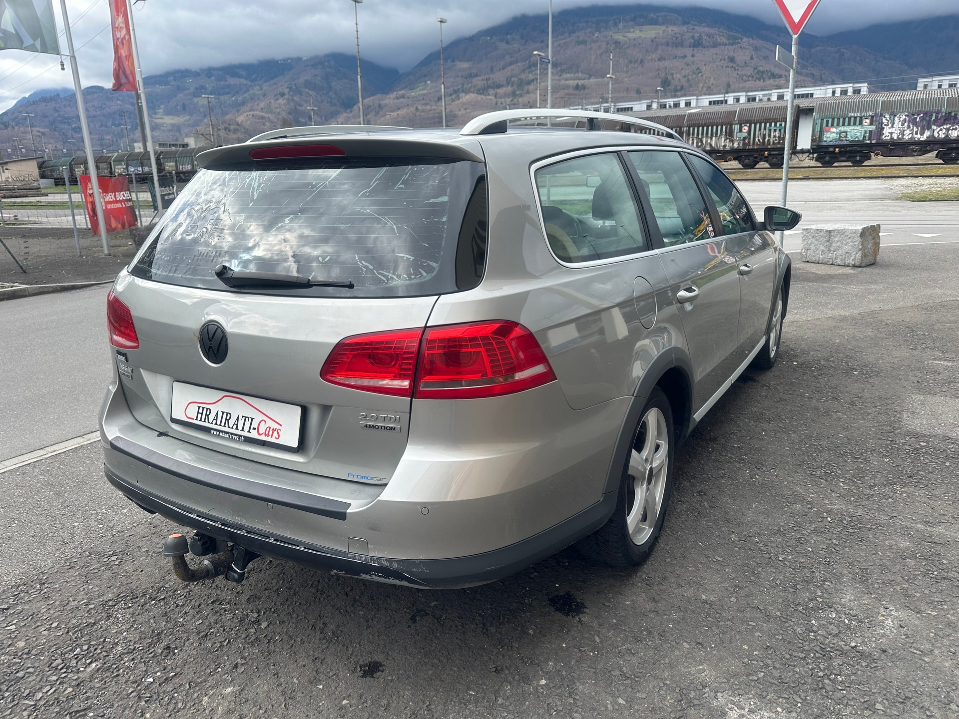 VW Passat Alltrack 2.0 TDI BMT 4Motion-image-7