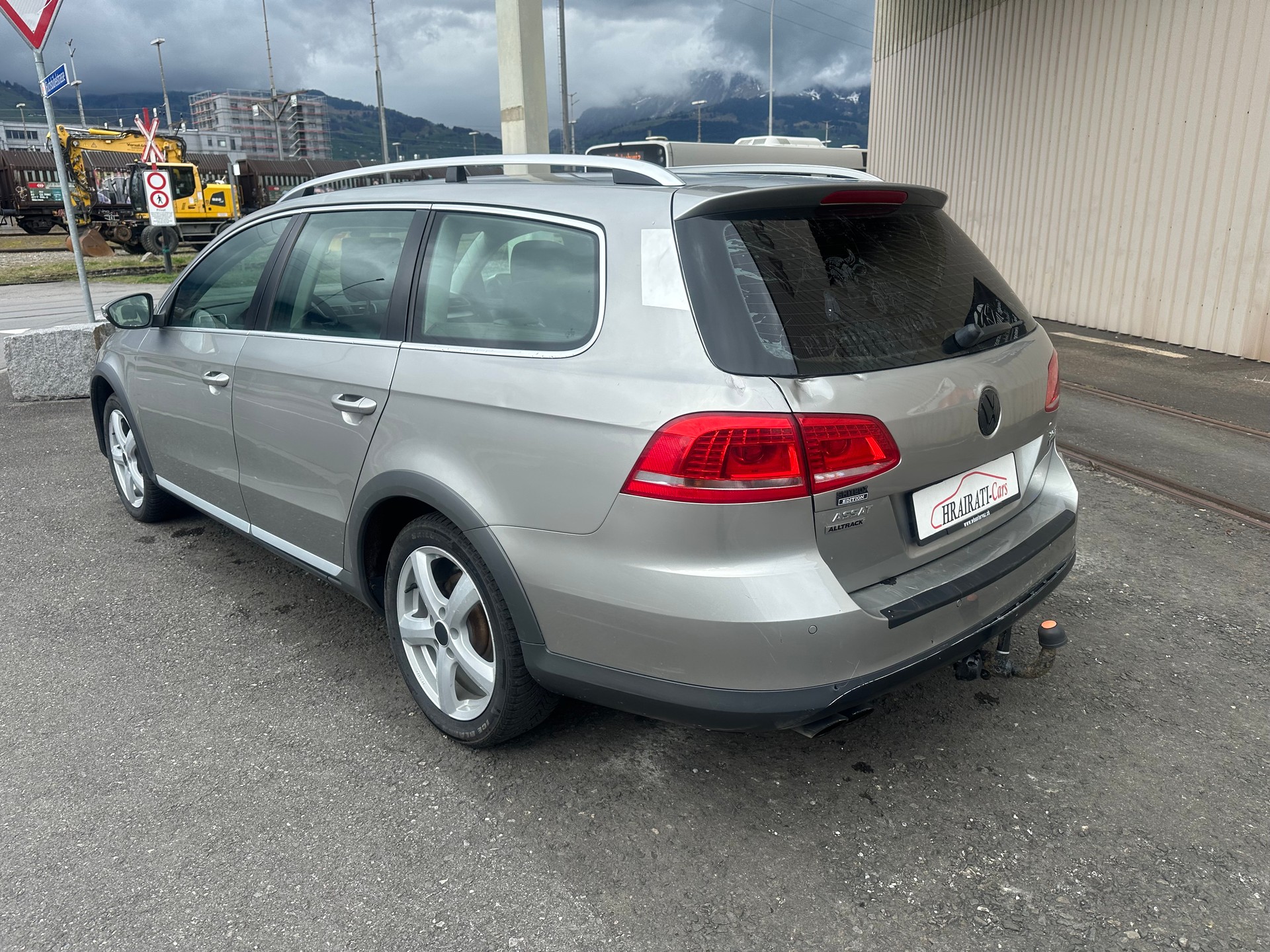 VW Passat Alltrack 2.0 TDI BMT 4Motion-image-4
