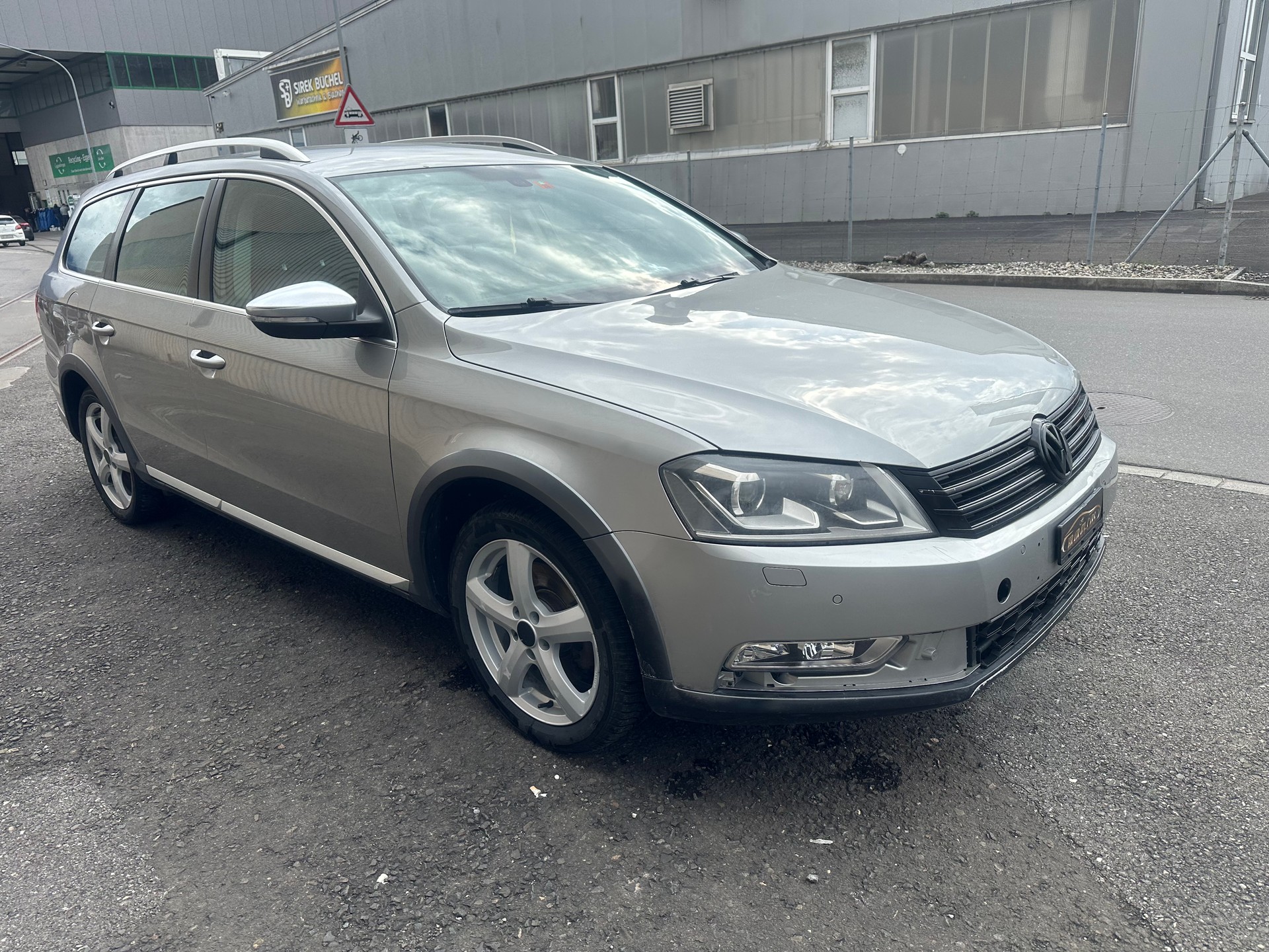VW Passat Alltrack 2.0 TDI BMT 4Motion-image-1