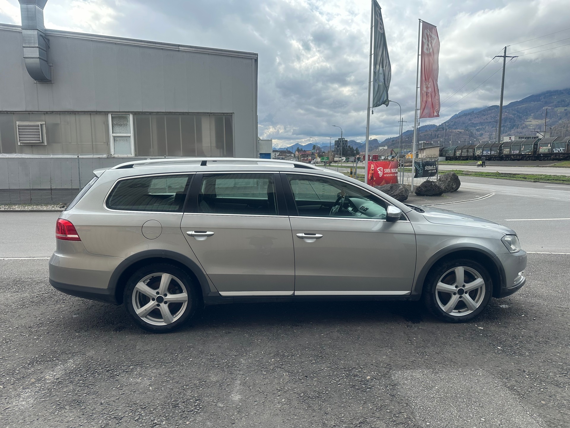 VW Passat Alltrack 2.0 TDI BMT 4Motion-image-8