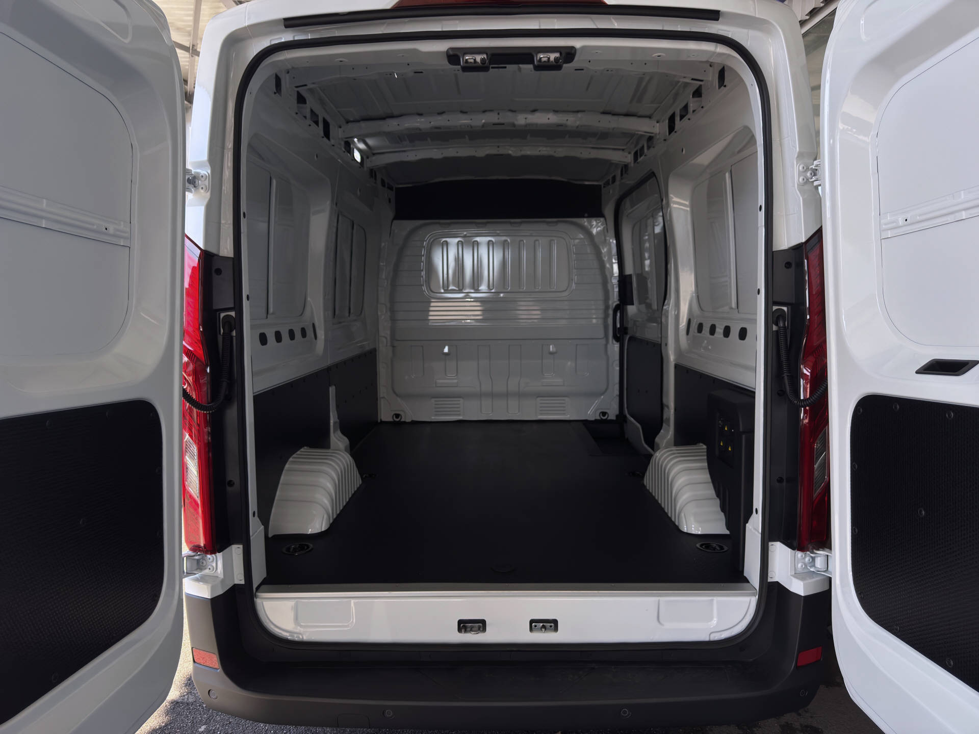 MAXUS eDeliver 9 Kaw. L3H2 88kWh-image-6