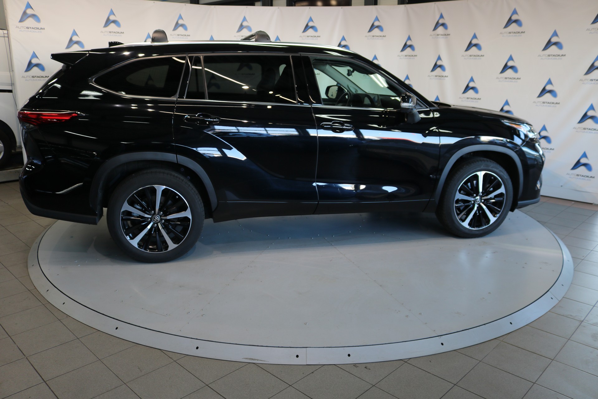 TOYOTA Highlander 2.5 HSD Premium e-CVT-image-23