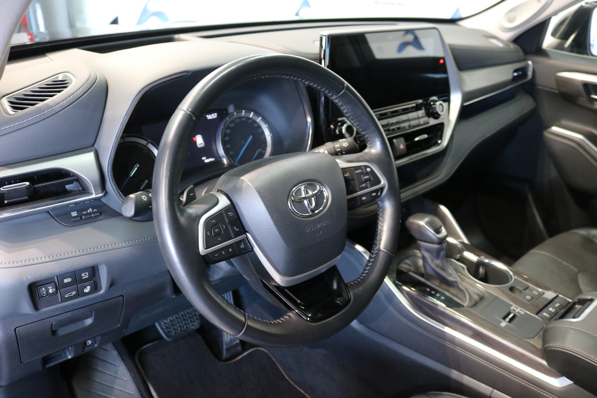 TOYOTA Highlander 2.5 HSD Premium e-CVT-showroom-element-1