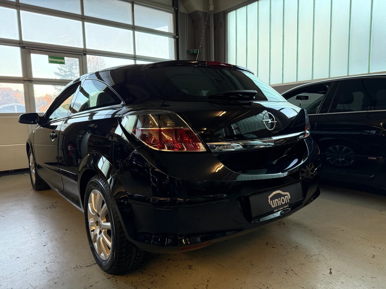 OPEL Astra GTC 1.8i 16V Sport-image-2