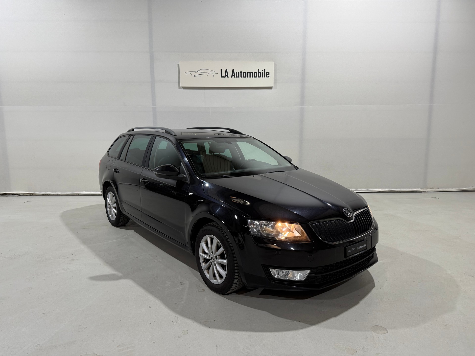 SKODA Octavia Combi 1.6 TDI Elegance DSG-image-4