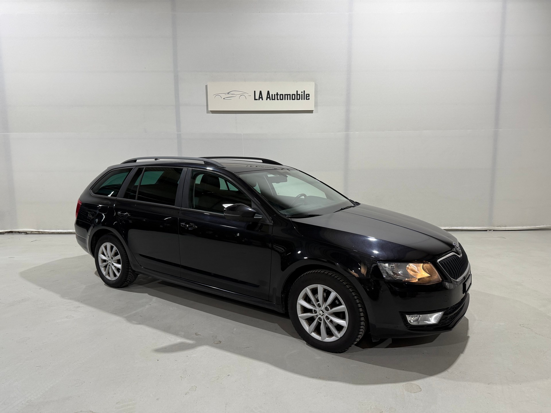 SKODA Octavia Combi 1.6 TDI Elegance DSG-image-5
