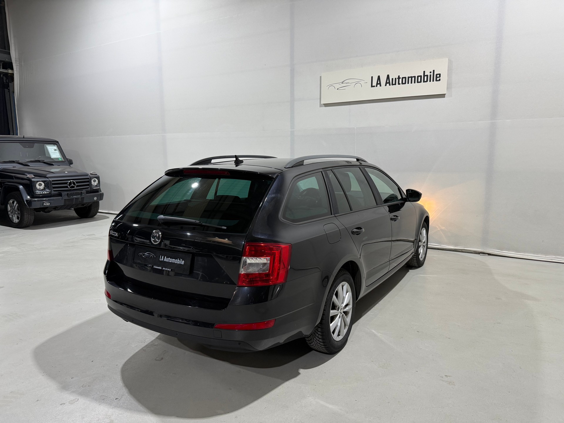 SKODA Octavia Combi 1.6 TDI Elegance DSG-image-8