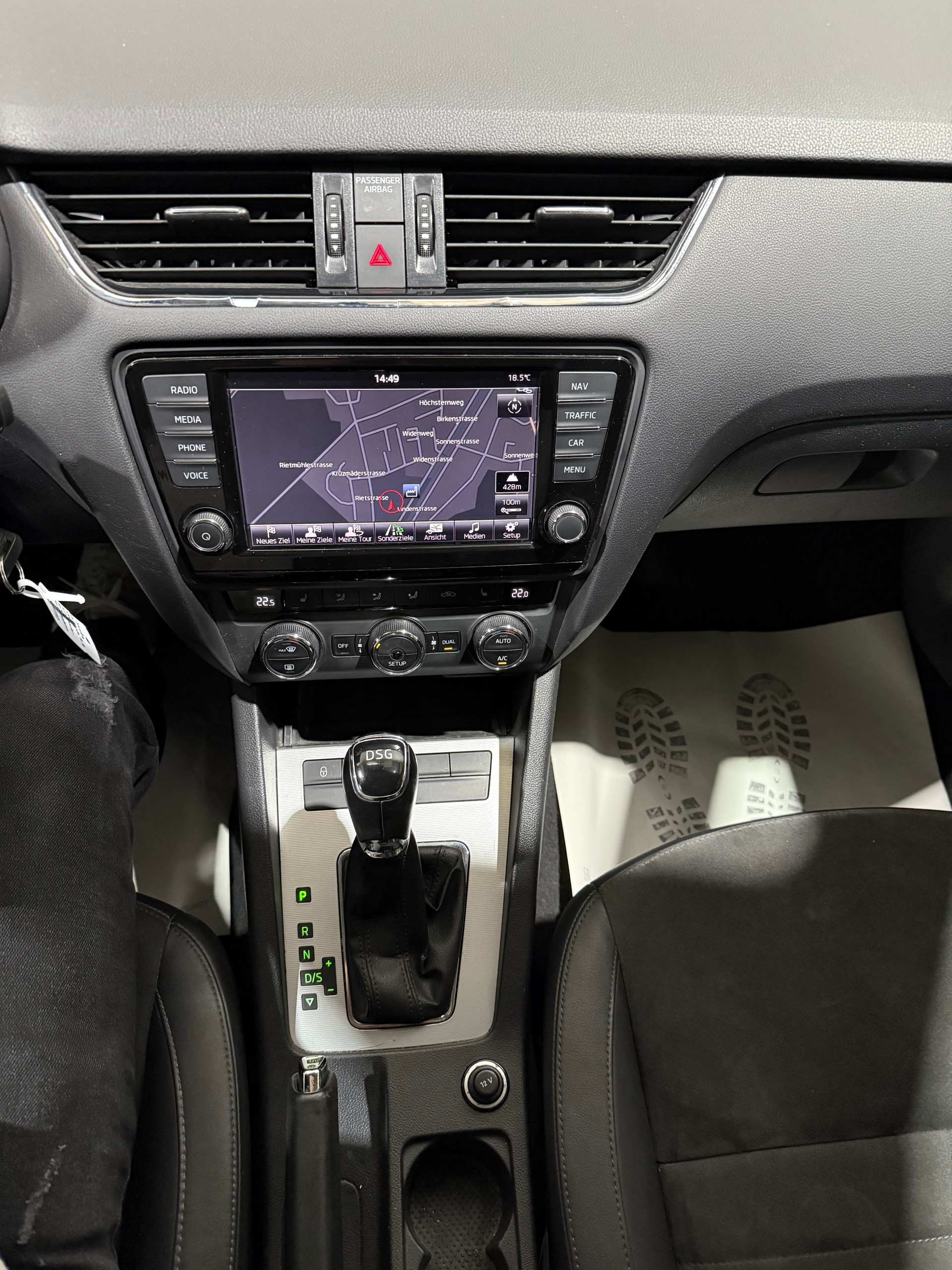 SKODA Octavia Combi 1.6 TDI Elegance DSG-image-13