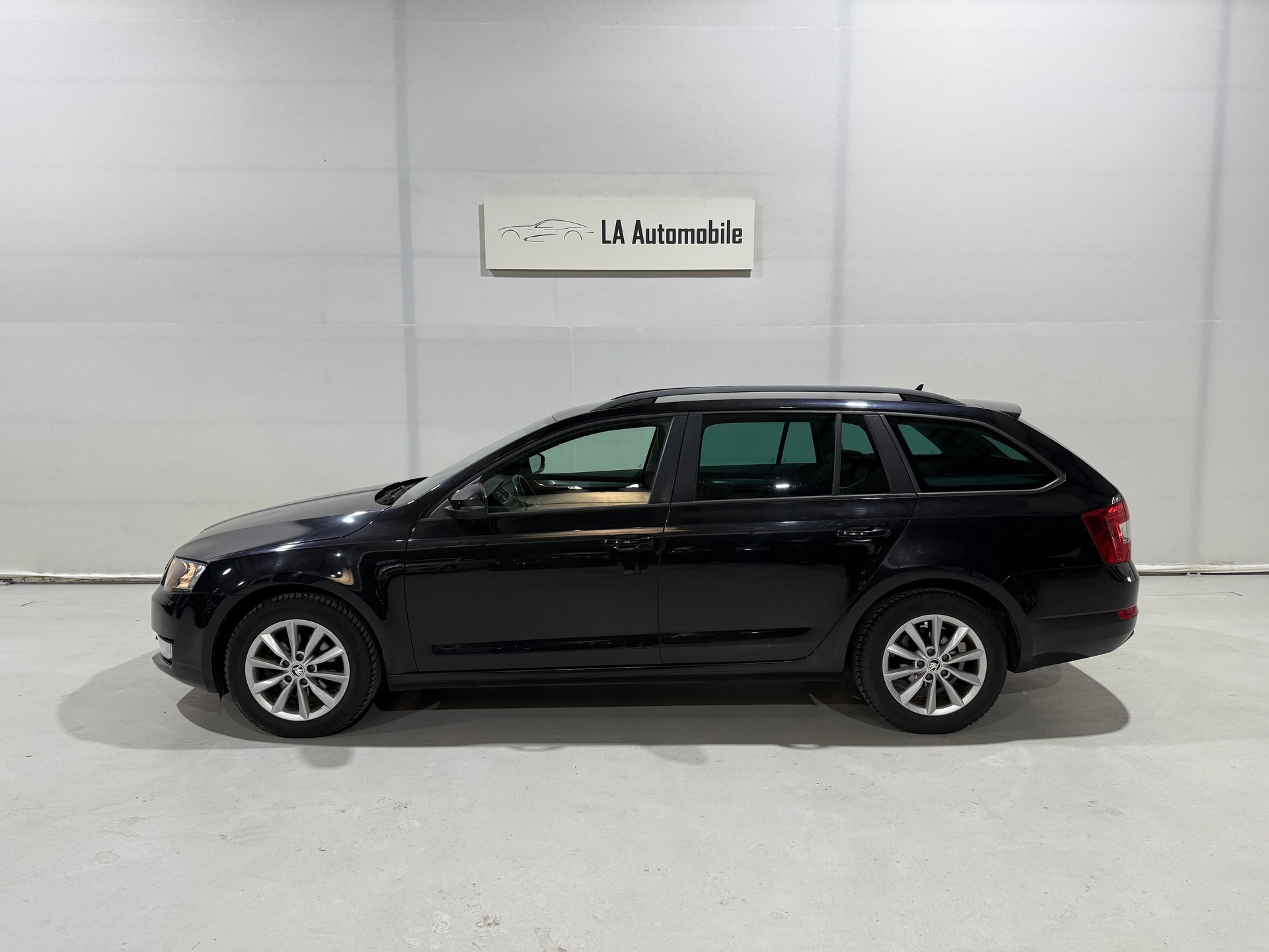 SKODA Octavia Combi 1.6 TDI Elegance DSG-image-2