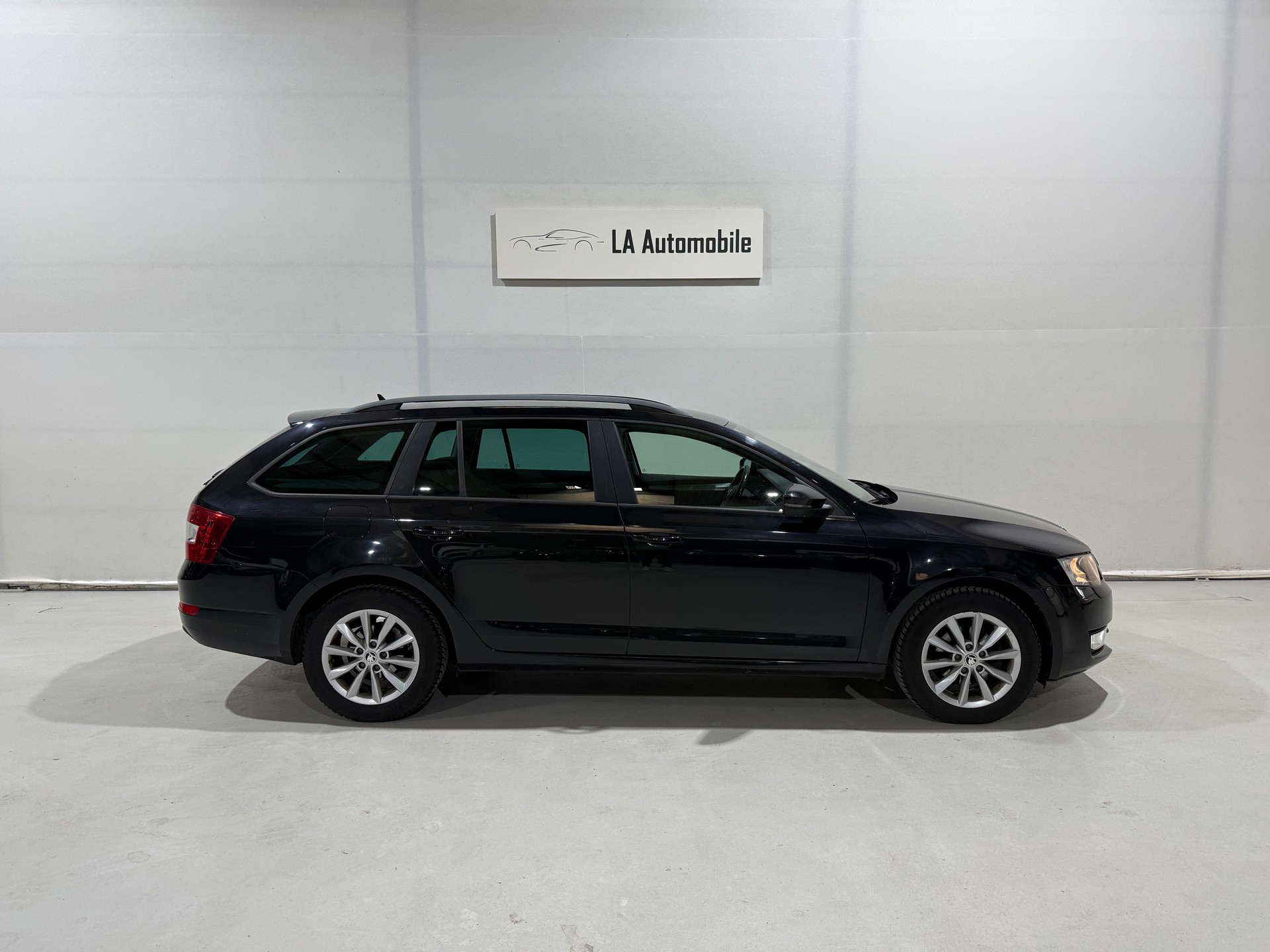 SKODA Octavia Combi 1.6 TDI Elegance DSG-image-6