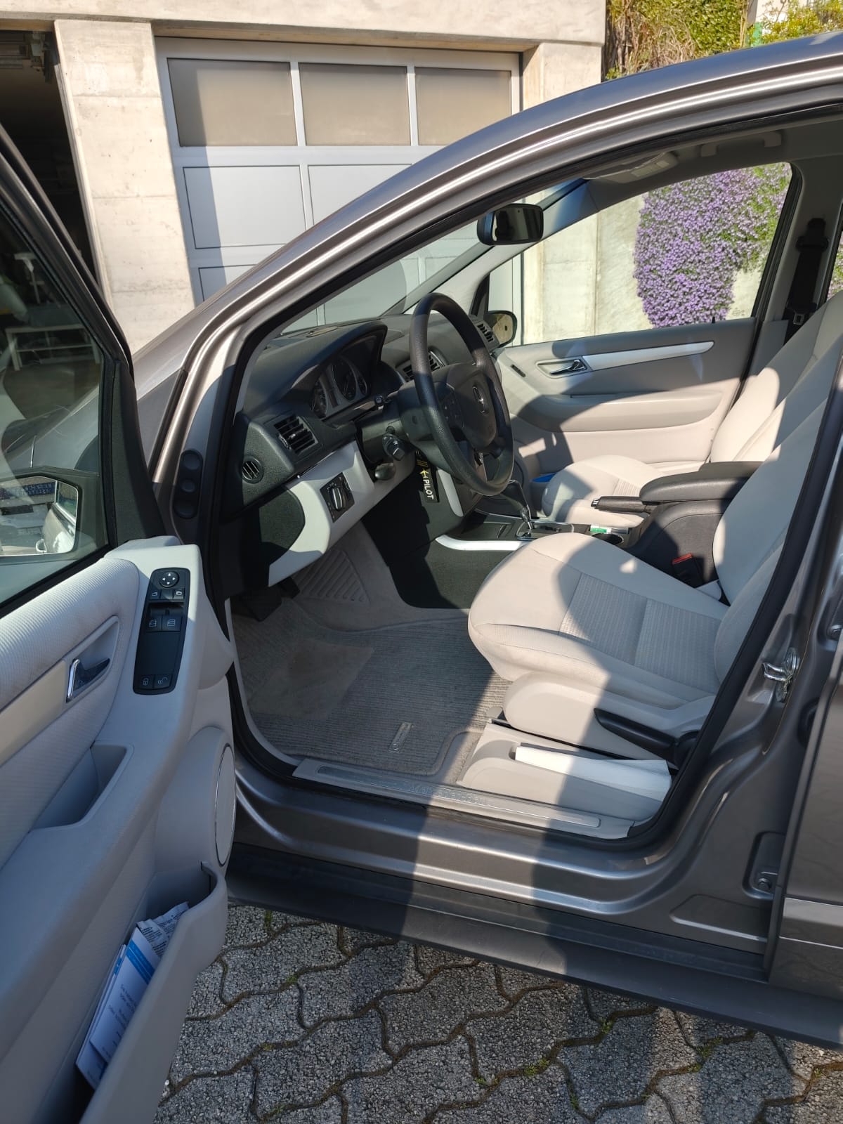 MERCEDES-BENZ B 180 CDI-image-2