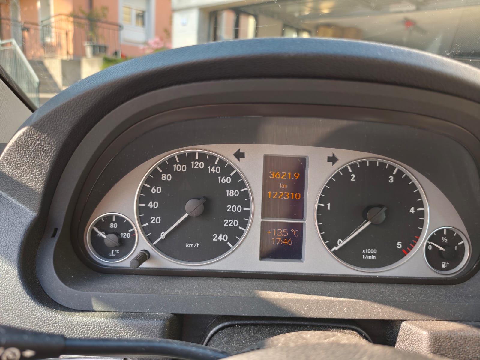 MERCEDES-BENZ B 180 CDI-image-3