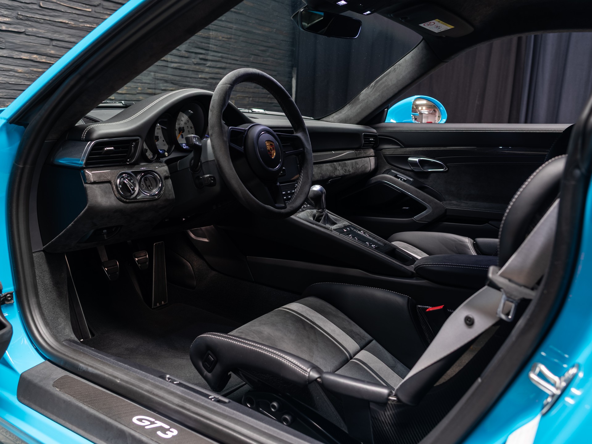 PORSCHE 911 GT3-image-25